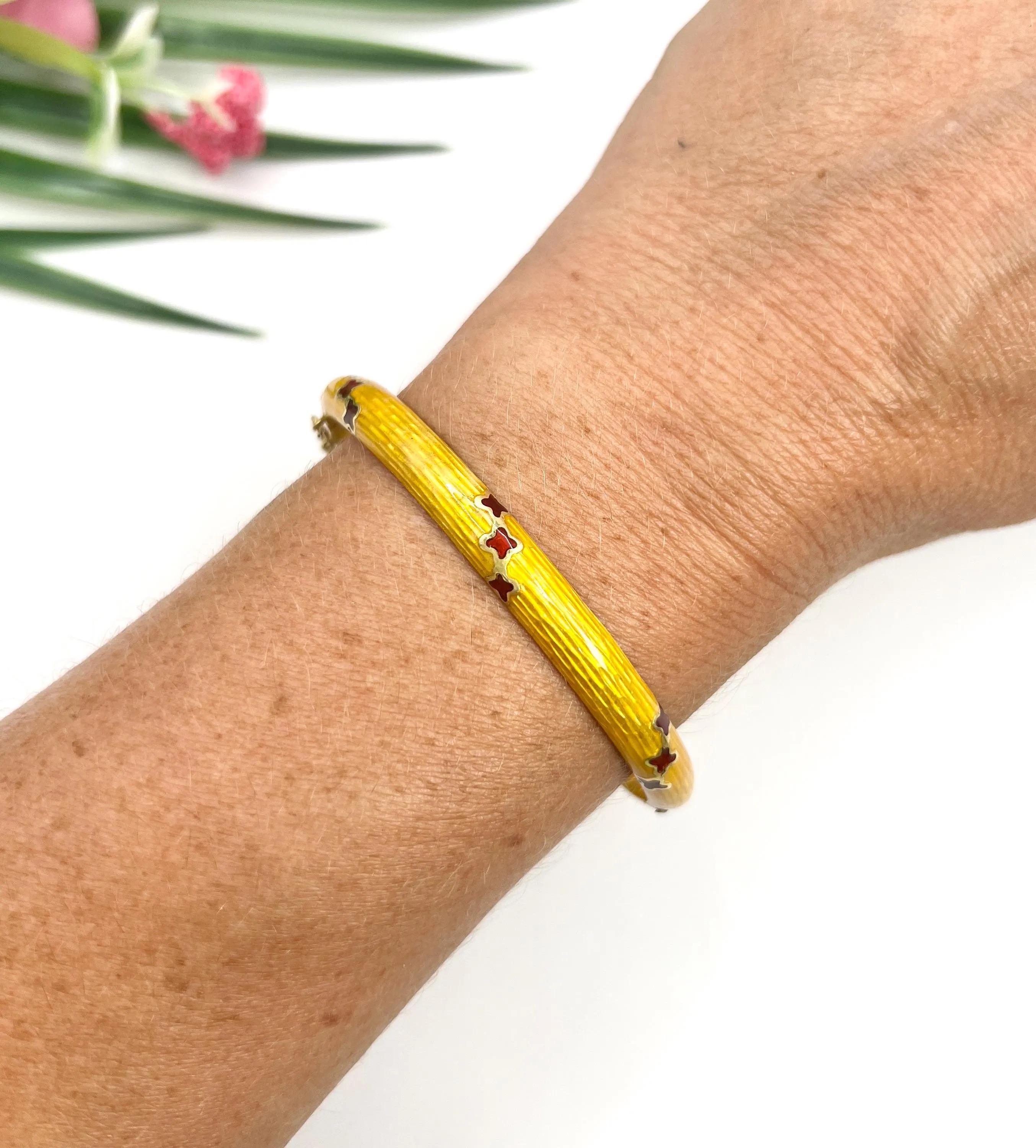 Antique 18ct Yellow Gold, 1920s Yellow Guilloche Enamel Bangle For Sale 2