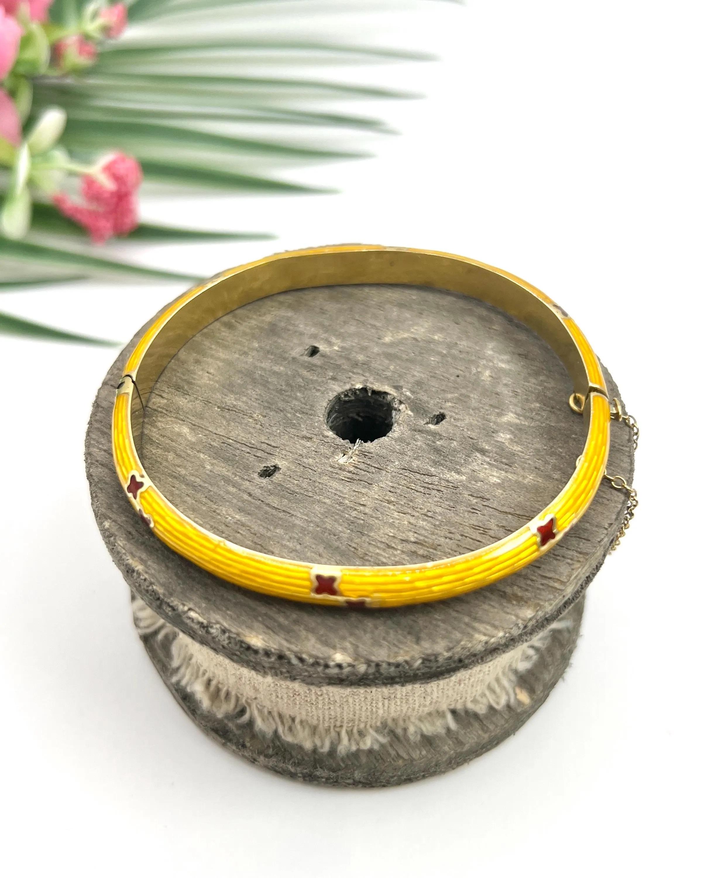 Antique 18ct Yellow Gold, 1920s Yellow Guilloche Enamel Bangle For Sale 3