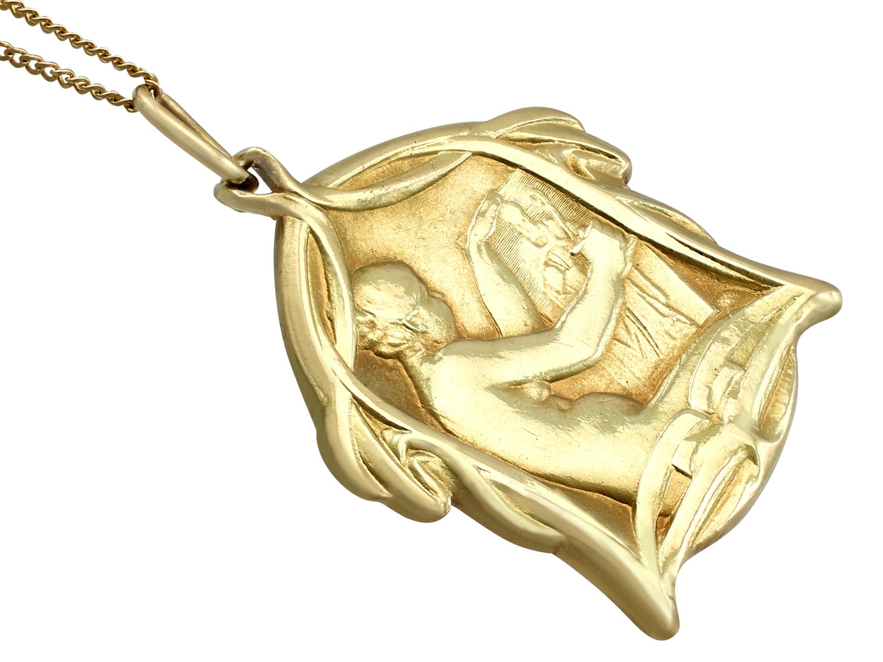 1910s Yellow Gold Art Nouveau Pendant by Fernan Du Bois In Excellent Condition For Sale In Jesmond, Newcastle Upon Tyne