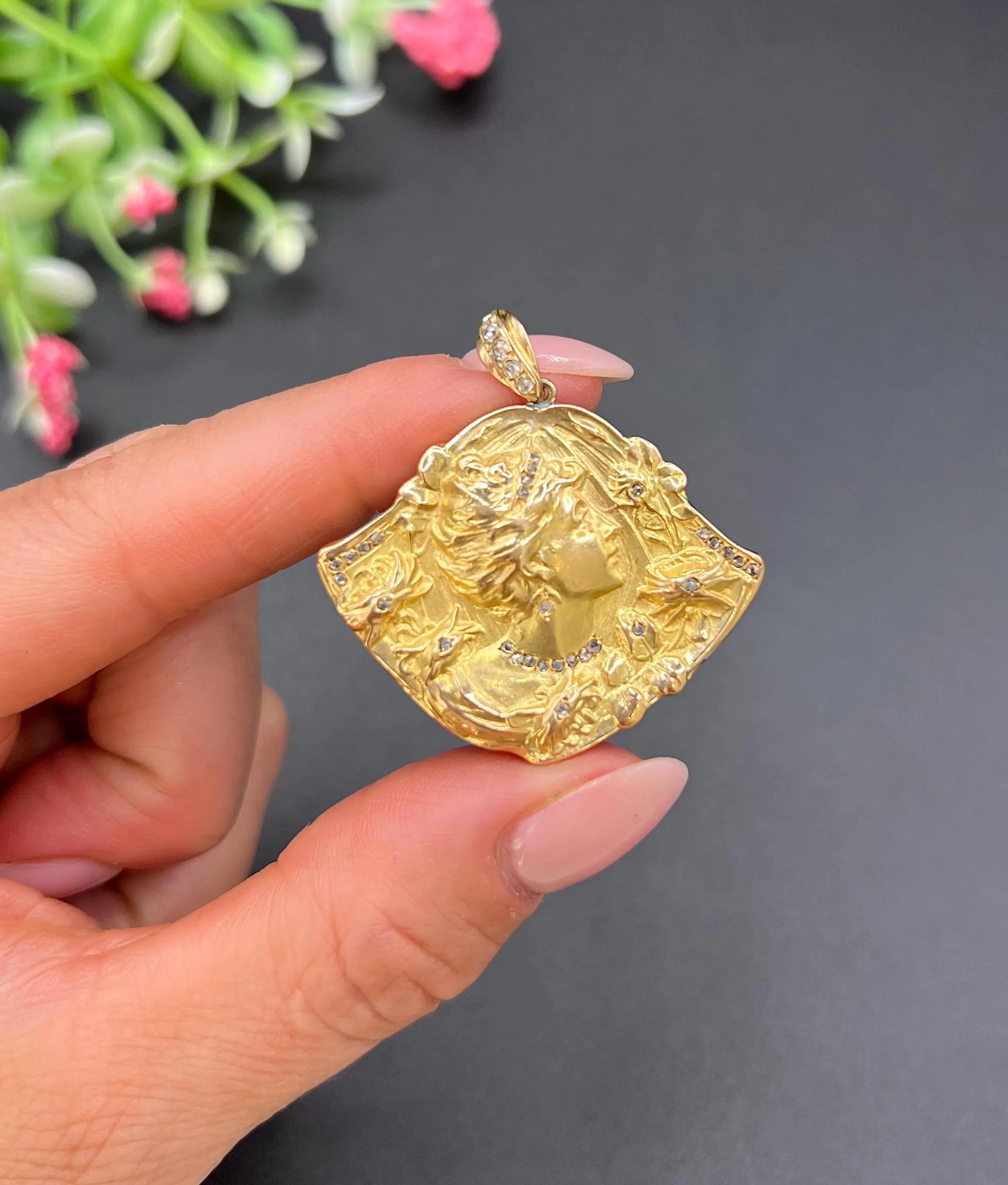 Antique 18ct Yellow Gold, Art Nouveau Repousse Diamond Set Lady Portrait Pendant For Sale 5
