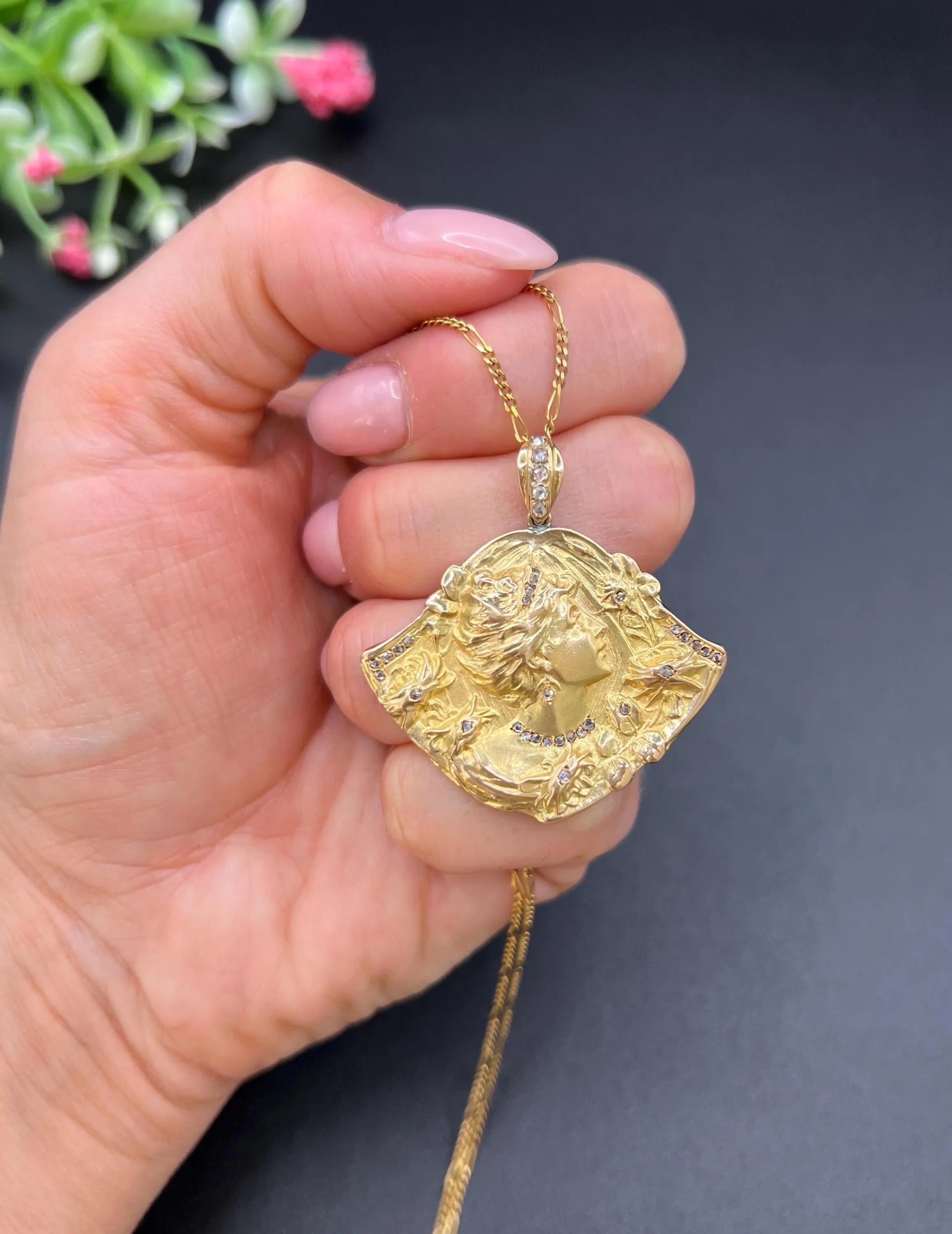 Antique 18ct Yellow Gold, Art Nouveau Repousse Diamond Set Lady Portrait Pendant In Good Condition For Sale In Brighton, GB