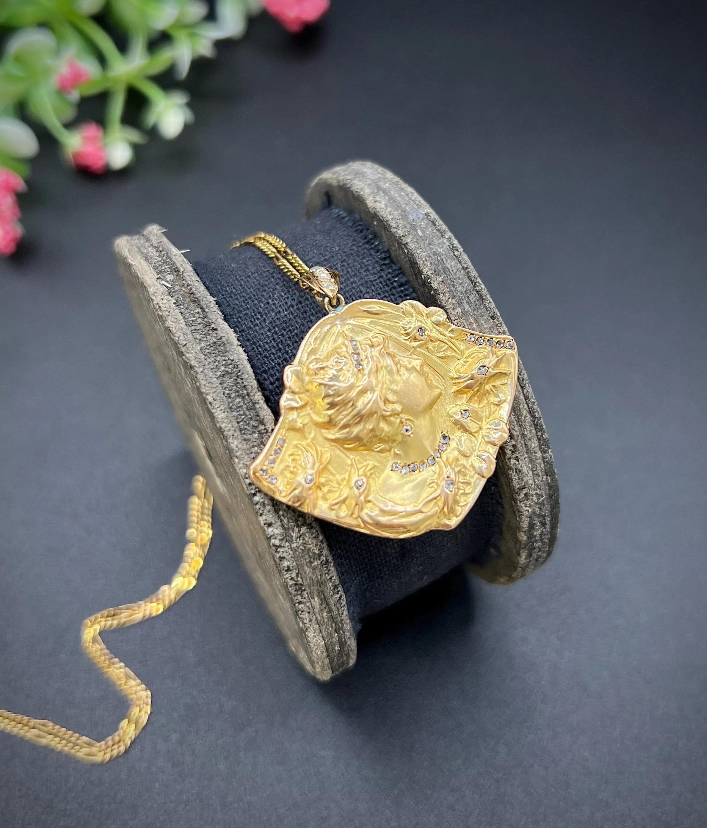 Antique 18ct Yellow Gold, Art Nouveau Repousse Diamond Set Lady Portrait Pendant For Sale 2