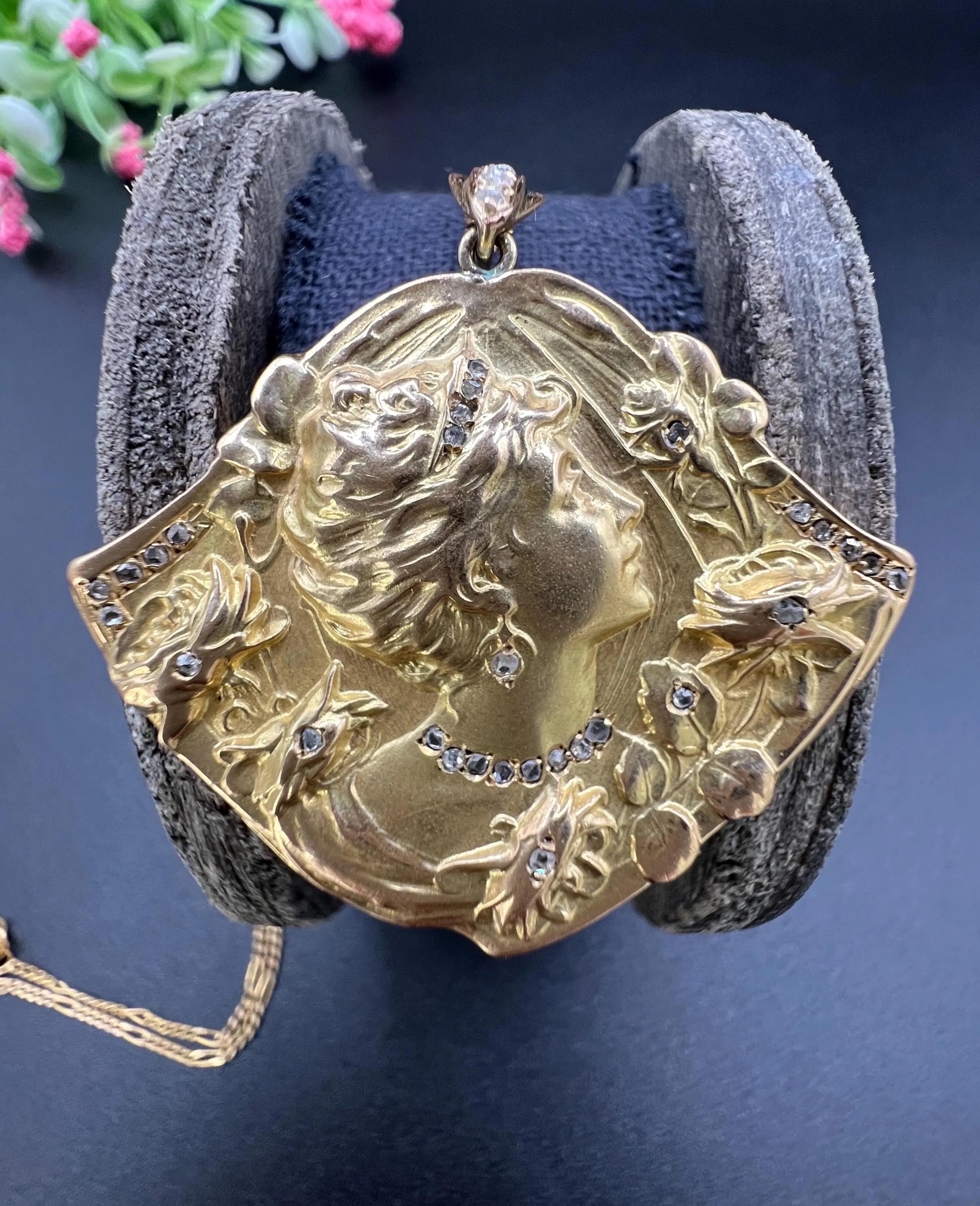 Antique 18ct Yellow Gold, Art Nouveau Repousse Diamond Set Lady Portrait Pendant For Sale 3
