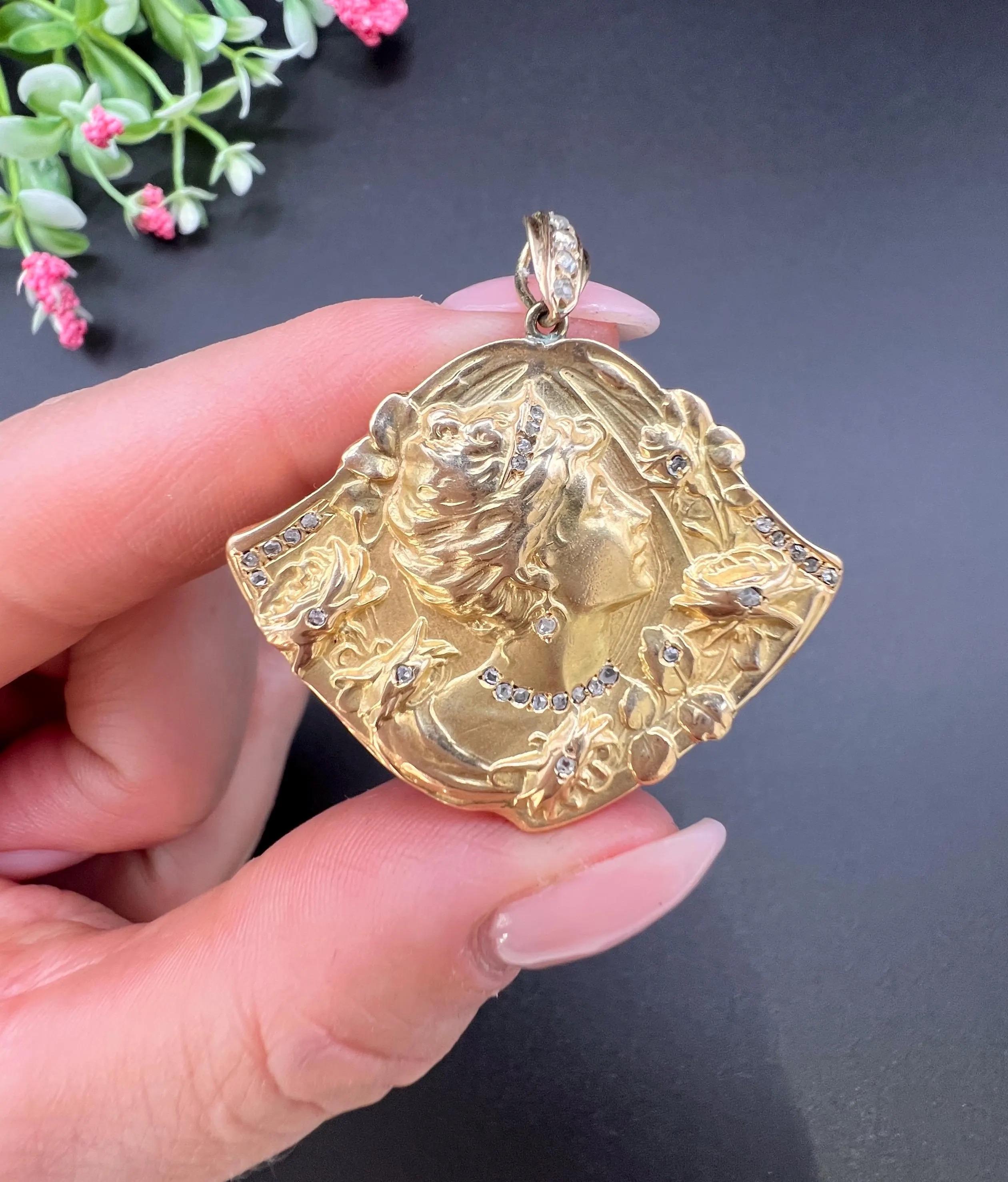 Antique 18ct Yellow Gold, Art Nouveau Repousse Diamond Set Lady Portrait Pendant For Sale 4