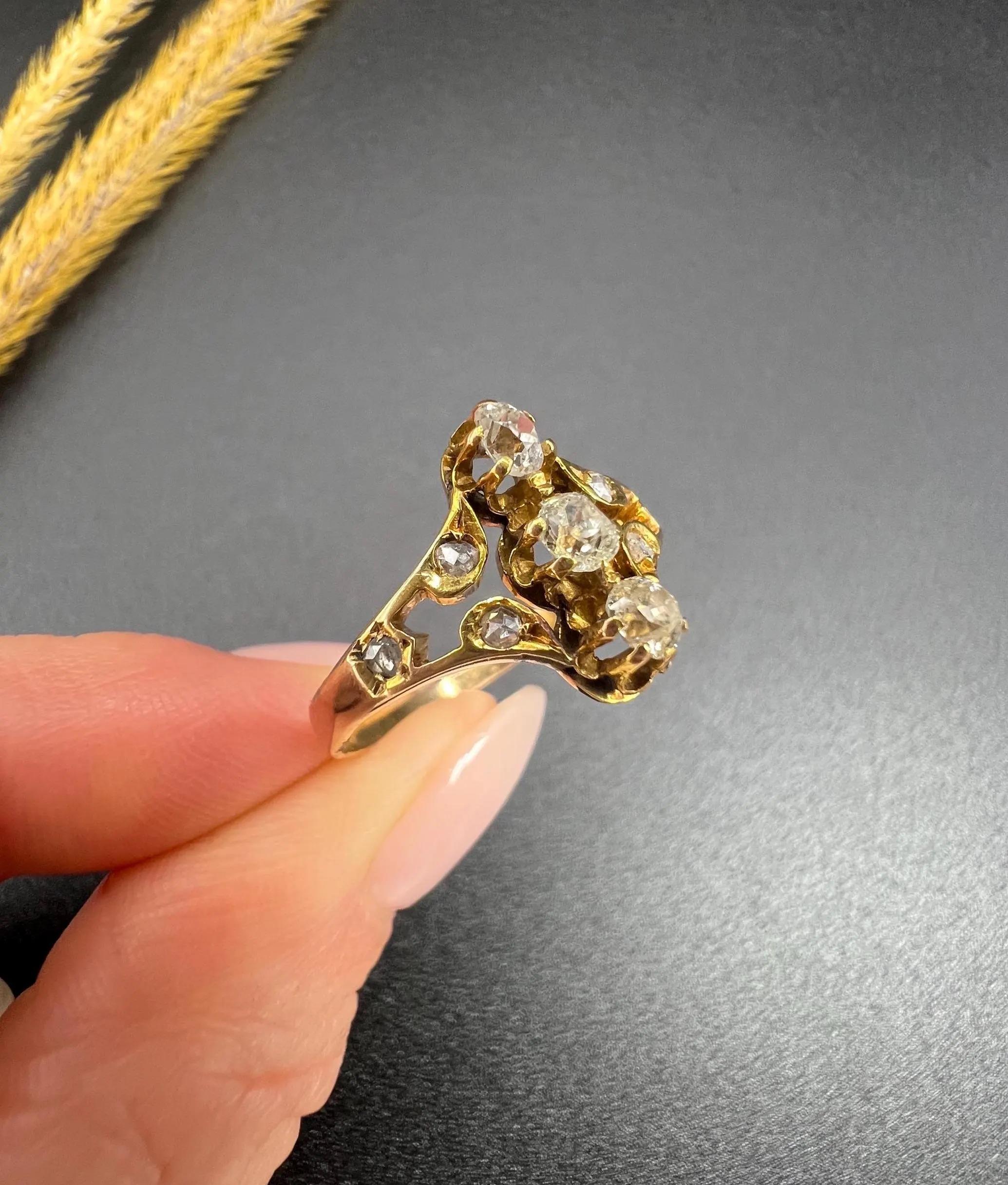 Antique 18ct Yellow Gold, Art Nouveau Three Stone, Cushion Cut Diamond Ring For Sale 5