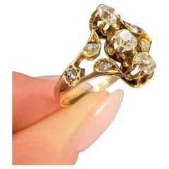 Antiker Diamantring aus 18 Karat Gelbgold, Jugendstil mit drei Steinen im Kissenschliff