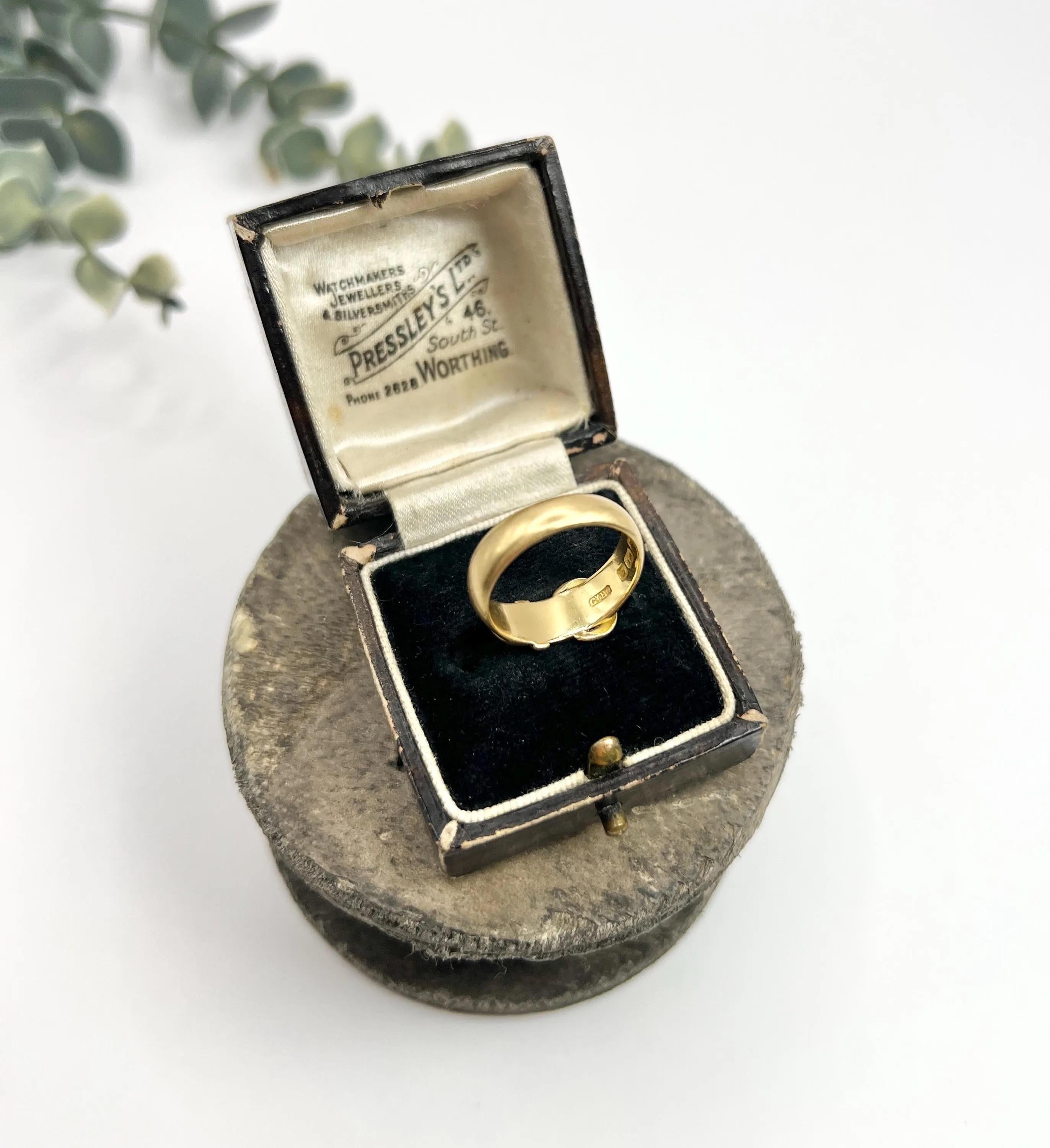 Women's or Men's Antique 18ct Yellow Gold, Buckle Ring Hallmarked Chester 1920 For Sale