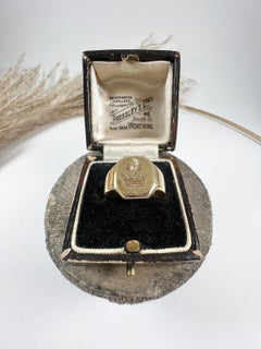 Antique 18ct Yellow Gold, Crown Feather Family Crest Intaglio Signet Ring