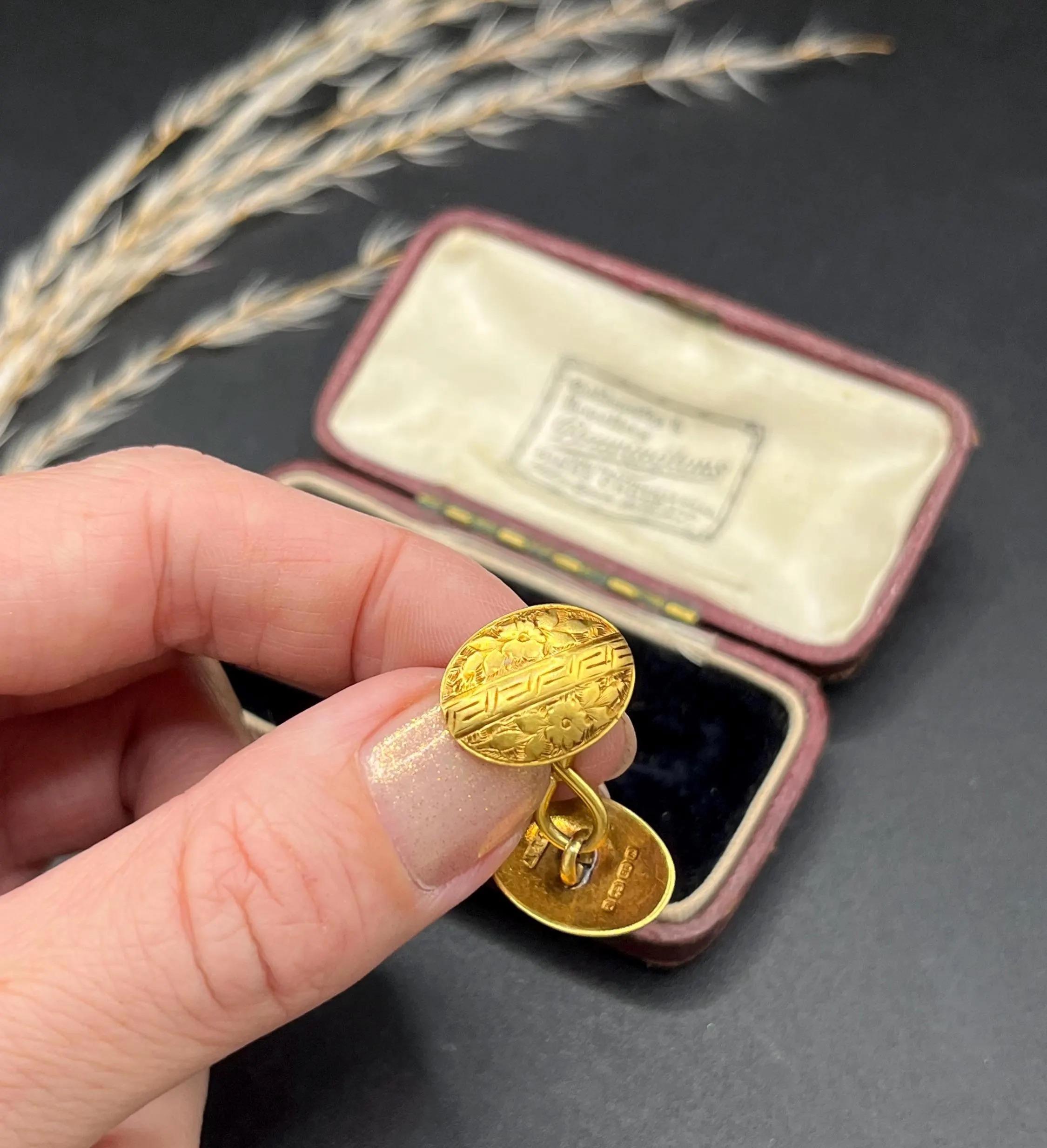 Boutons de manchette anciens en or jaune 18ct, gravés à la main, poinçonnés Birmingham 1899 Unisexe en vente