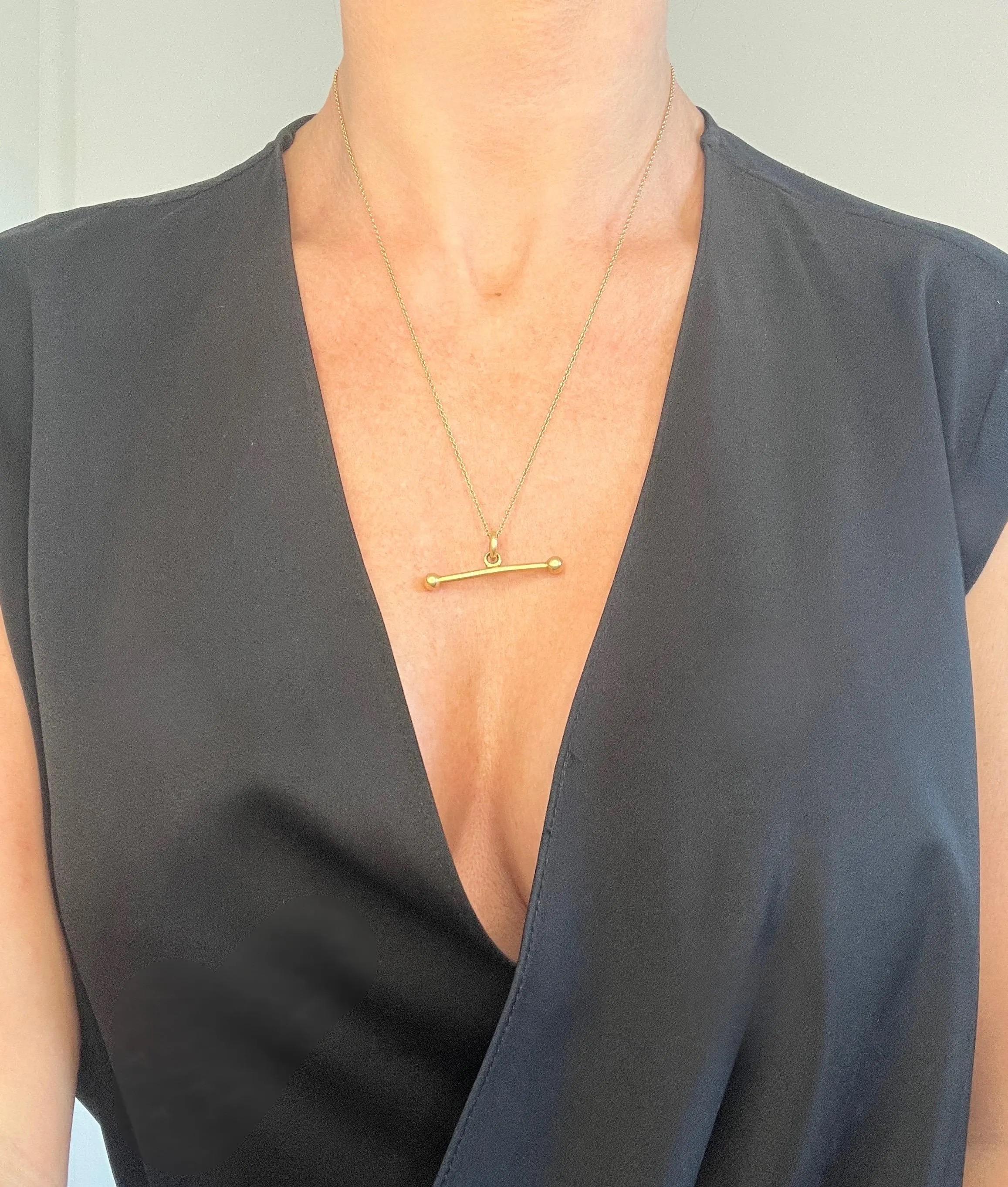 Antique 18ct Yellow Gold, Edwardian 39.6mm T-Bar Accessory Pendant In Good Condition For Sale In Brighton, GB