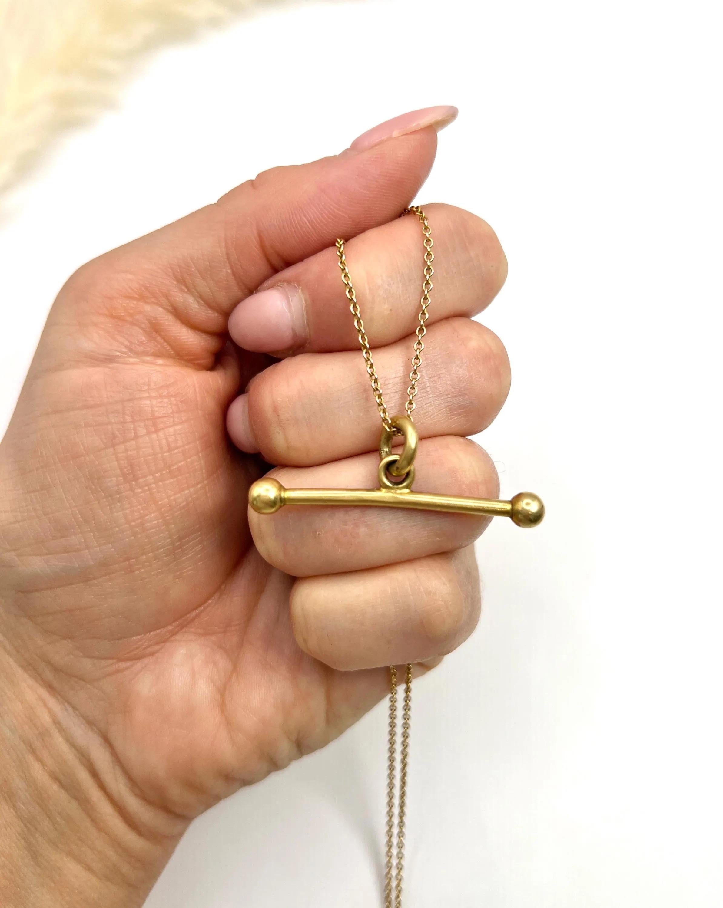 Antique 18ct Yellow Gold, Edwardian 39.6mm T-Bar Accessory Pendant For Sale 1