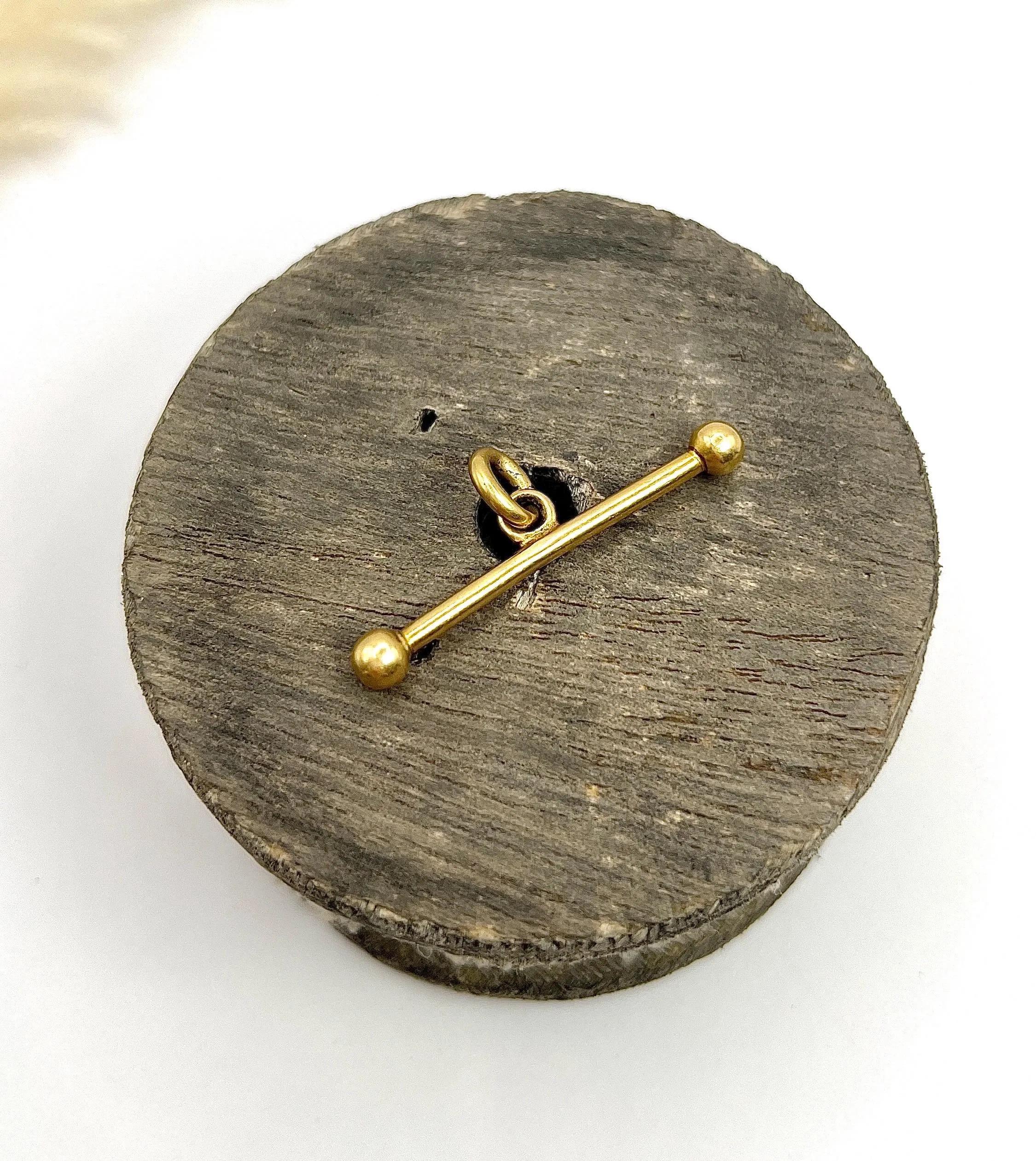 Antique 18ct Yellow Gold, Edwardian 39.6mm T-Bar Accessory Pendant For Sale 5