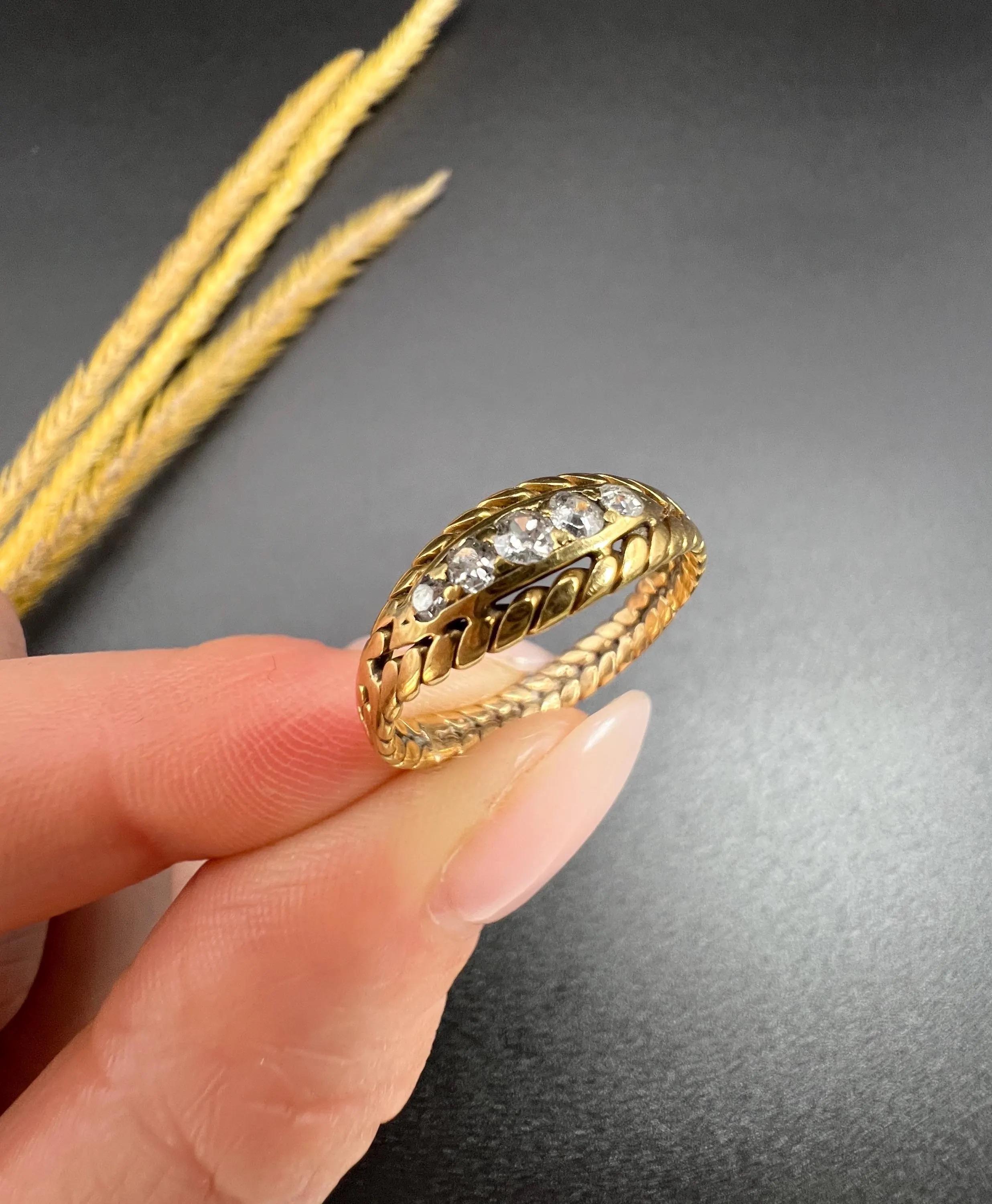 Women's or Men's Antique 18ct Yellow Gold, Edwardian 5 Stone Diamond Rope Ring For Sale