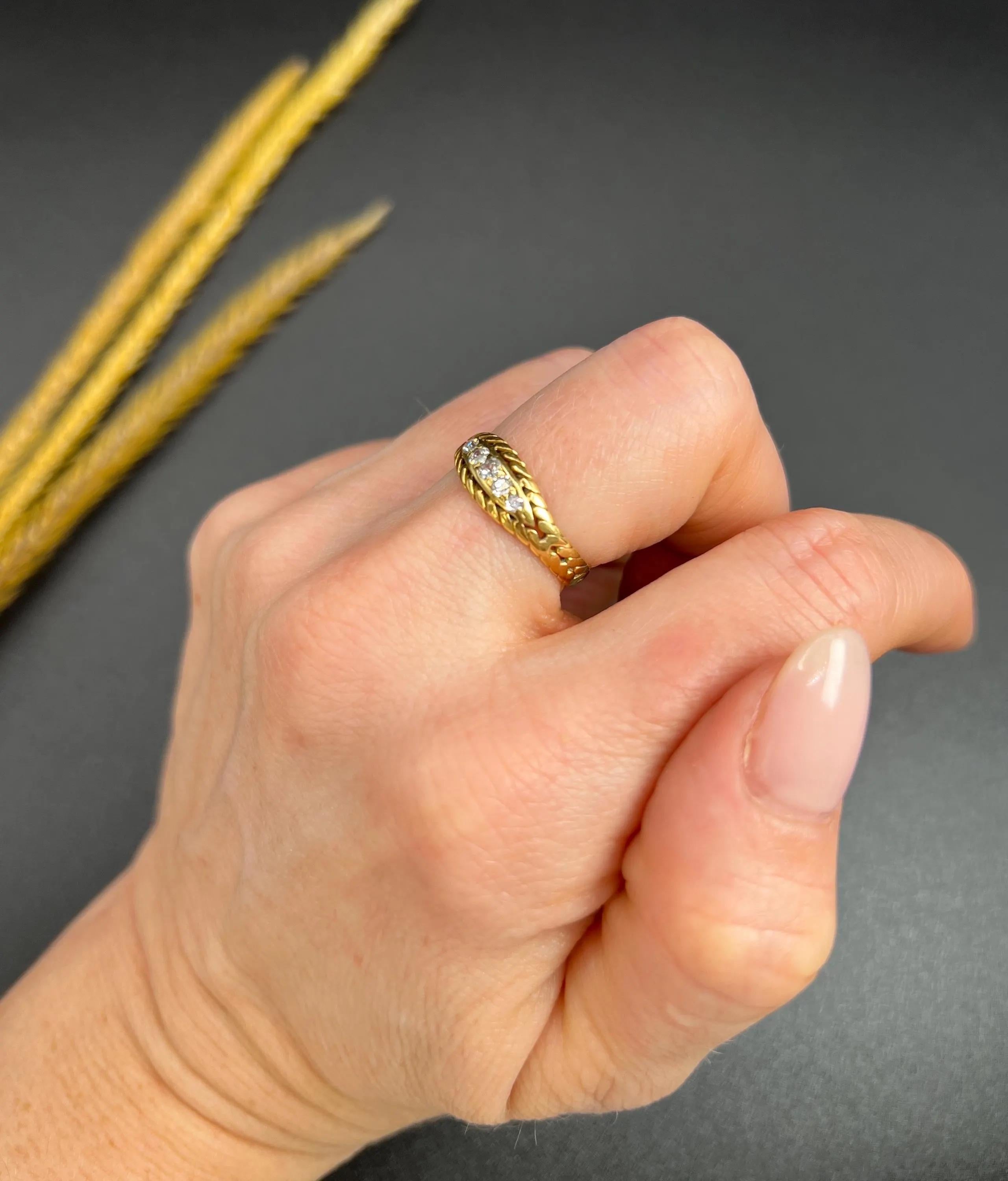Antique 18ct Yellow Gold, Edwardian 5 Stone Diamond Rope Ring For Sale 4