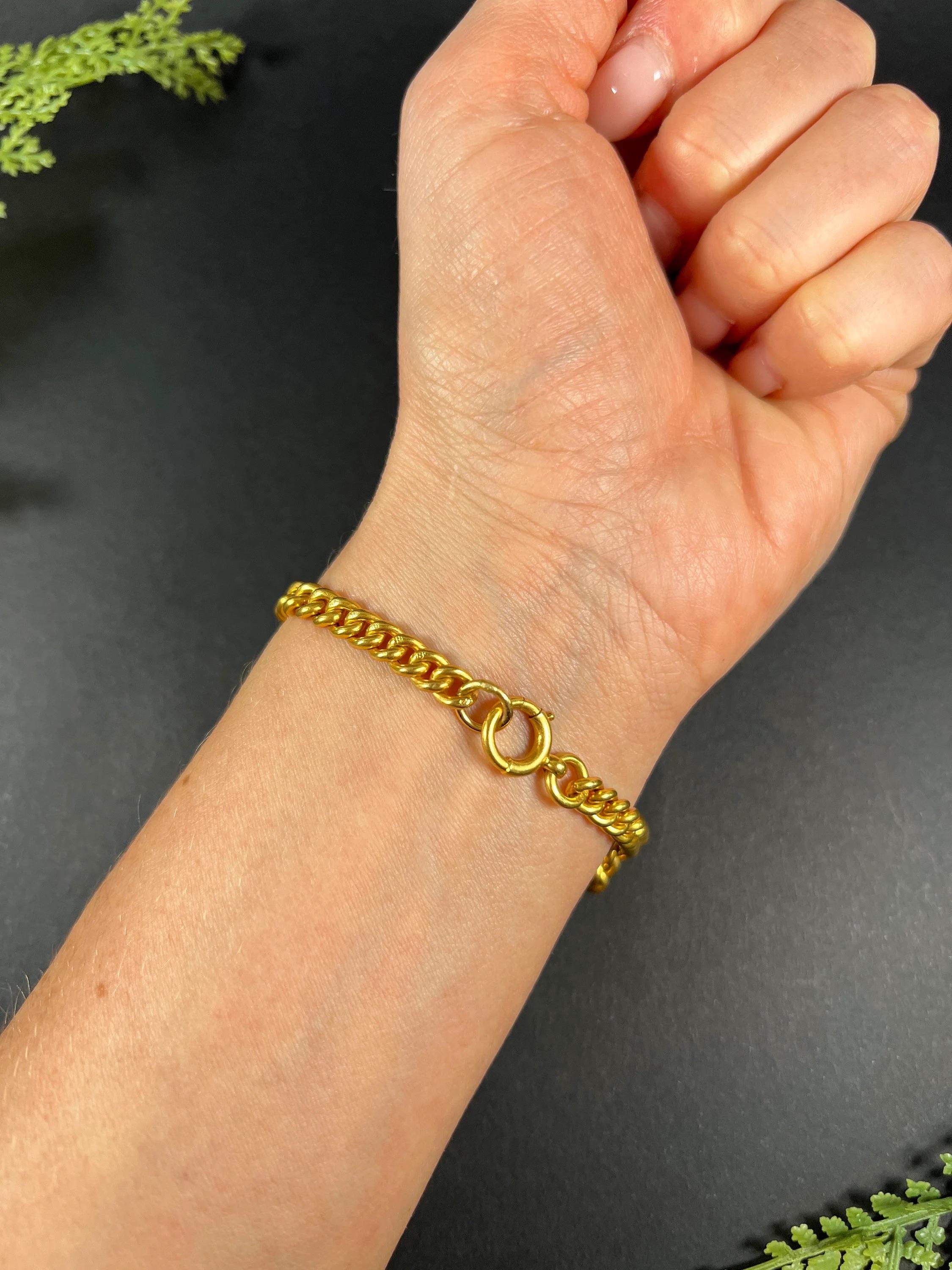 Antique 18ct Yellow Gold Edwardian Curb Link Bracelet with Bolt Ring Clasp In Good Condition In Brighton, GB