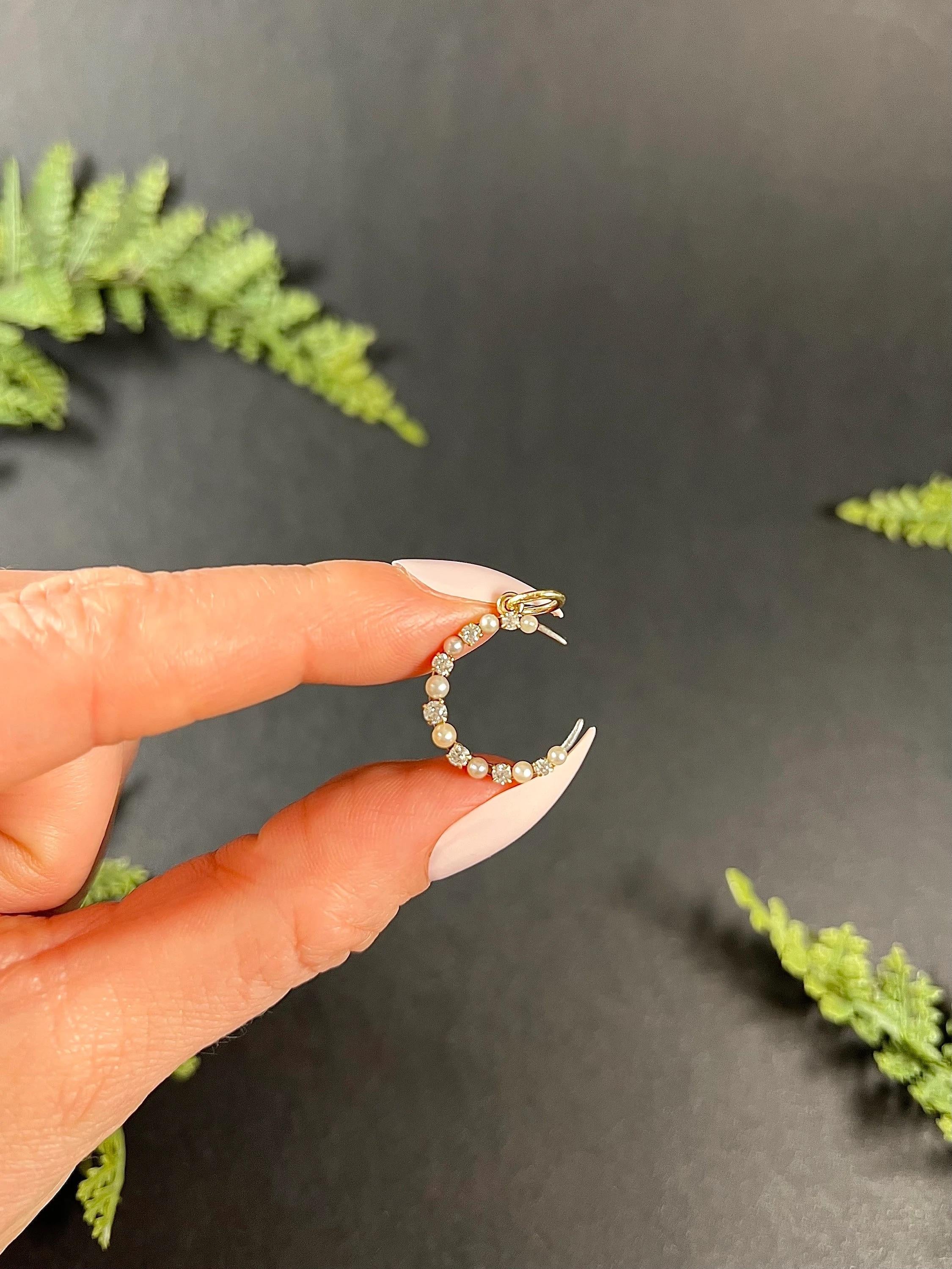 Antiker Anhänger mit Halbmond aus 18 Karat Gelbgold, edwardianischem Diamant und Perle im Zustand „Gut“ im Angebot in Brighton, GB