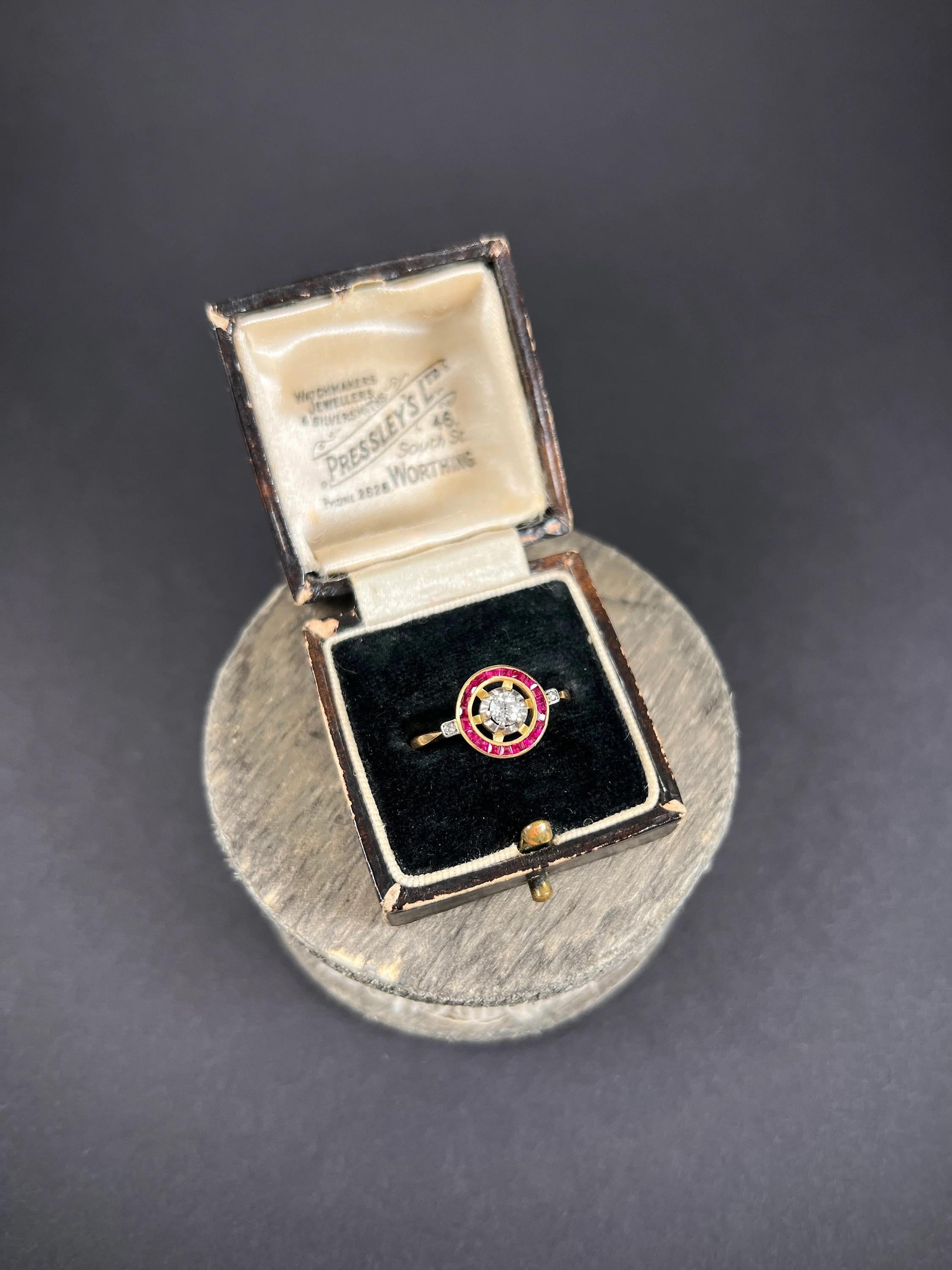 Antique 18ct Yellow Gold, Edwardian era Calibrated Ruby & Diamond Target Ring In Good Condition For Sale In Brighton, GB