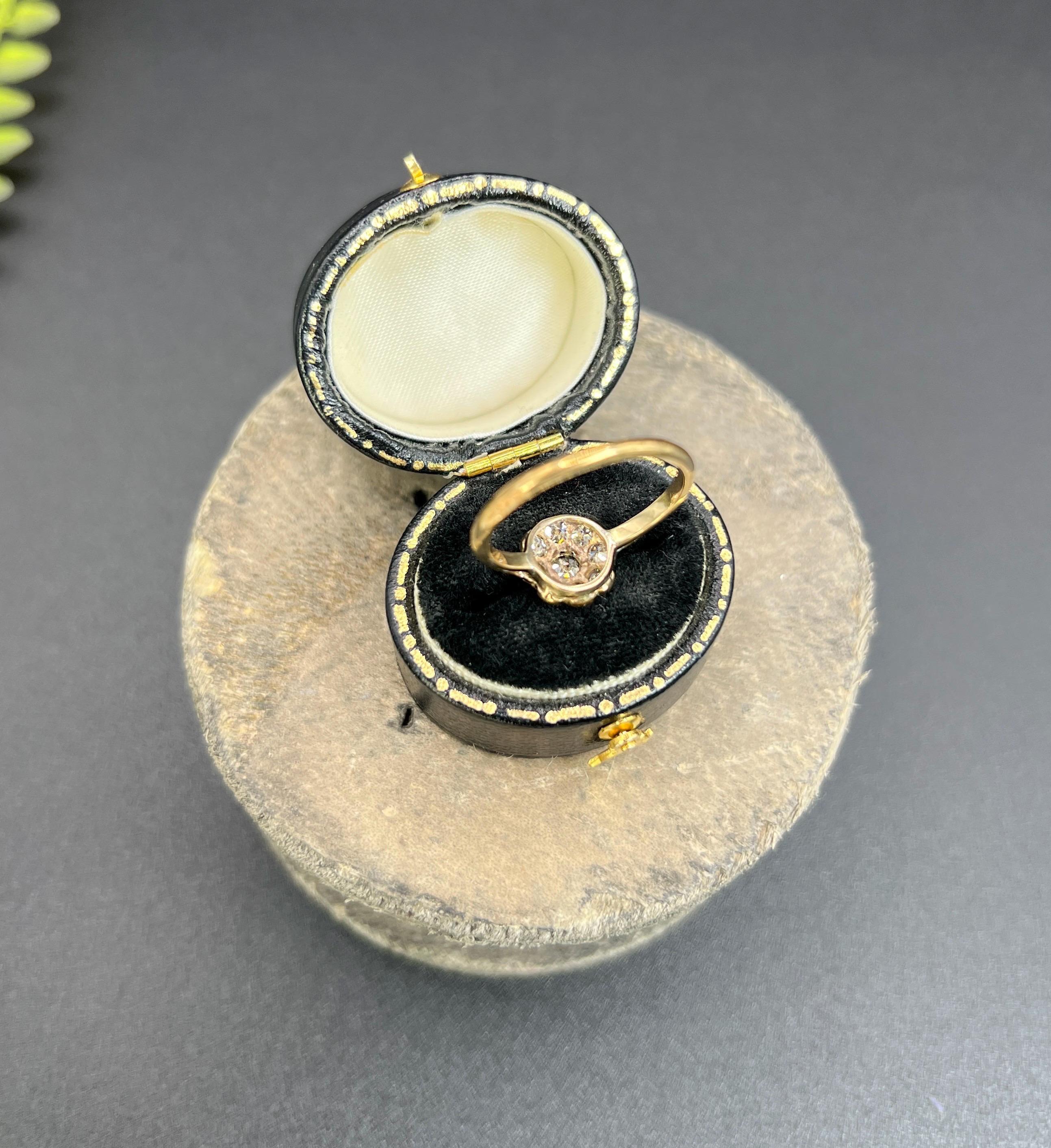 Bague ancienne en or jaune 18ct, d'époque édouardienne, à grappe de marguerites en diamant Bon état - En vente à Brighton, GB