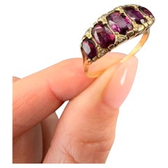 Anello antico in oro giallo 18ct, edoardiano con cinque pietre, granato e diamanti