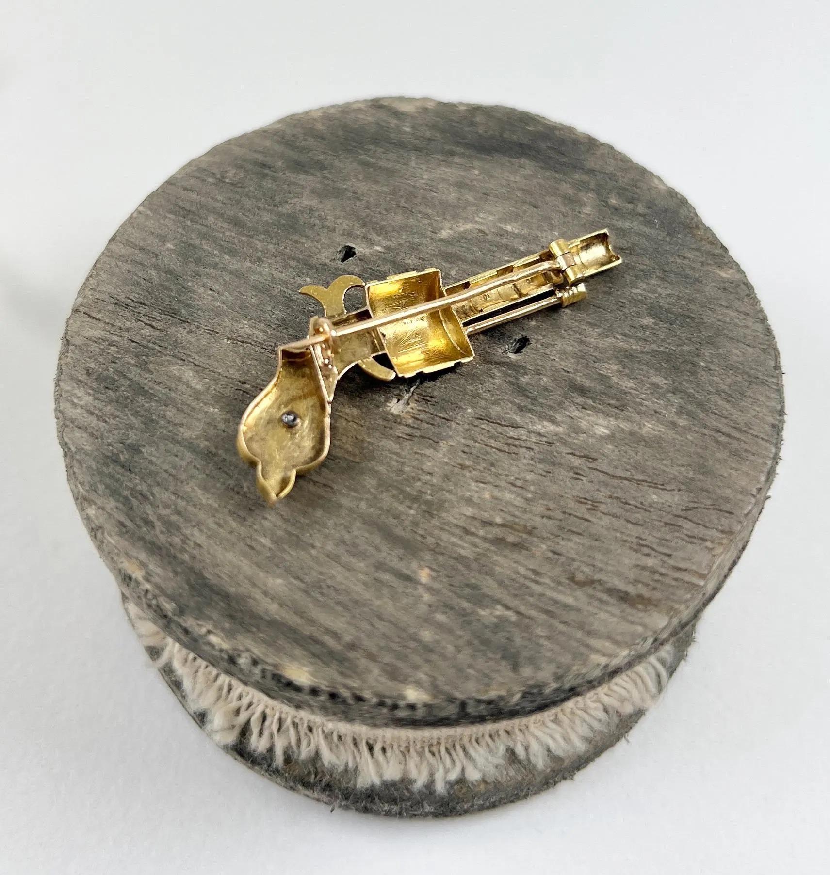 Antiguo broche pistola eduardiano de oro amarillo de 18 ct con perlas naturales Eduardiano