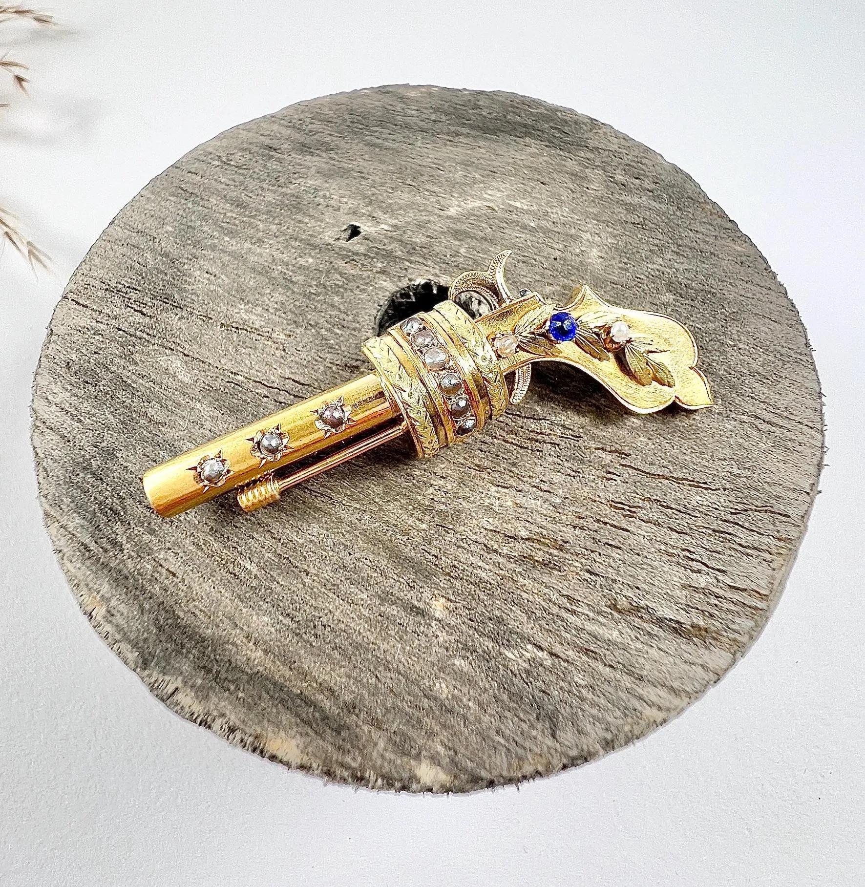 Antiguo broche pistola eduardiano de oro amarillo de 18 ct con perlas naturales 1