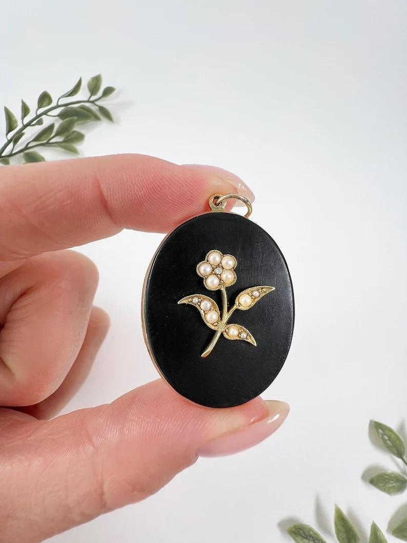 Médaillon édouardien ancien en or jaune 18 carats, onyx et perles naturelles en vente 5