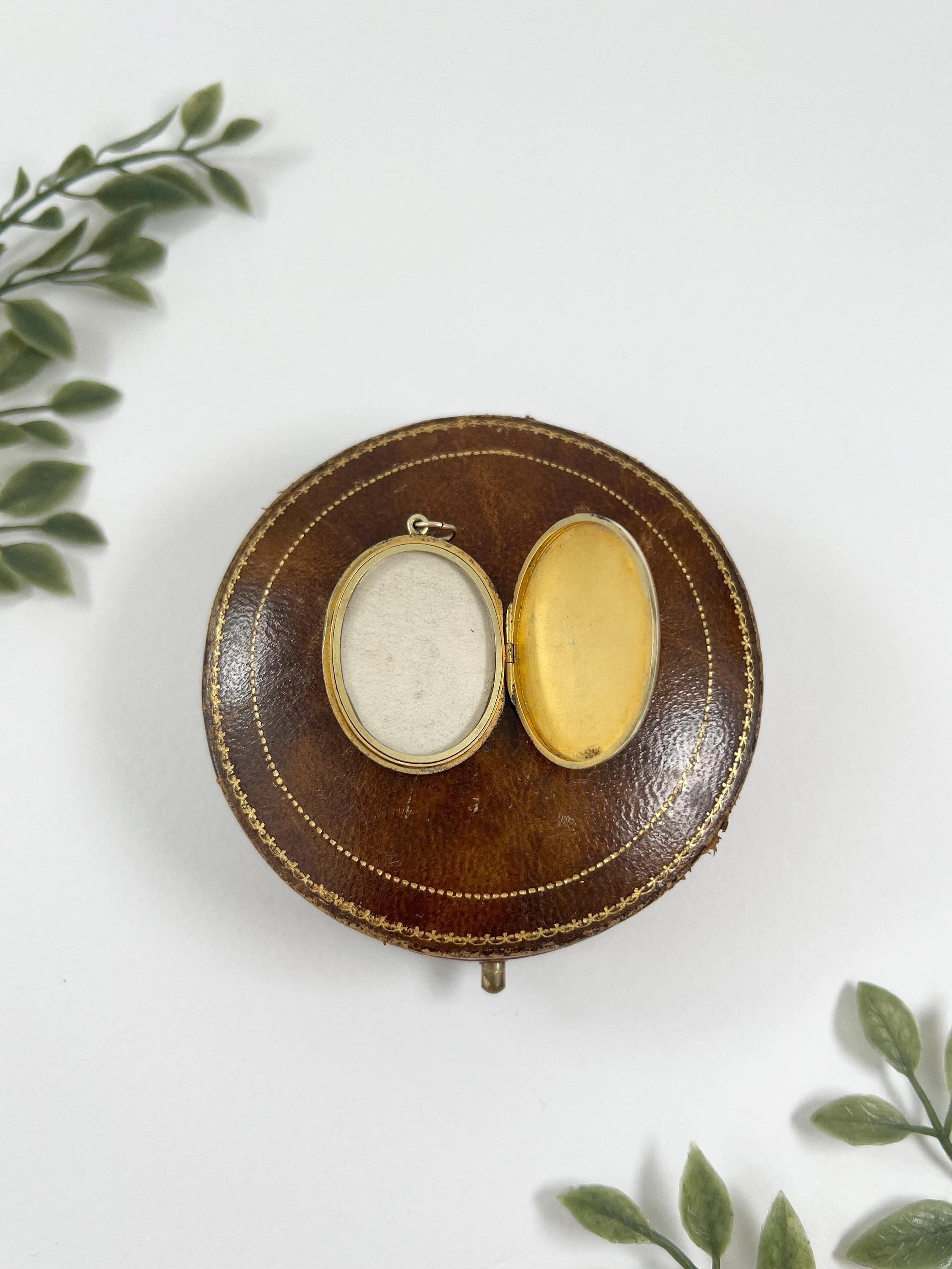 Médaillon édouardien ancien en or jaune 18 carats, onyx et perles naturelles Bon état - En vente à Brighton, GB