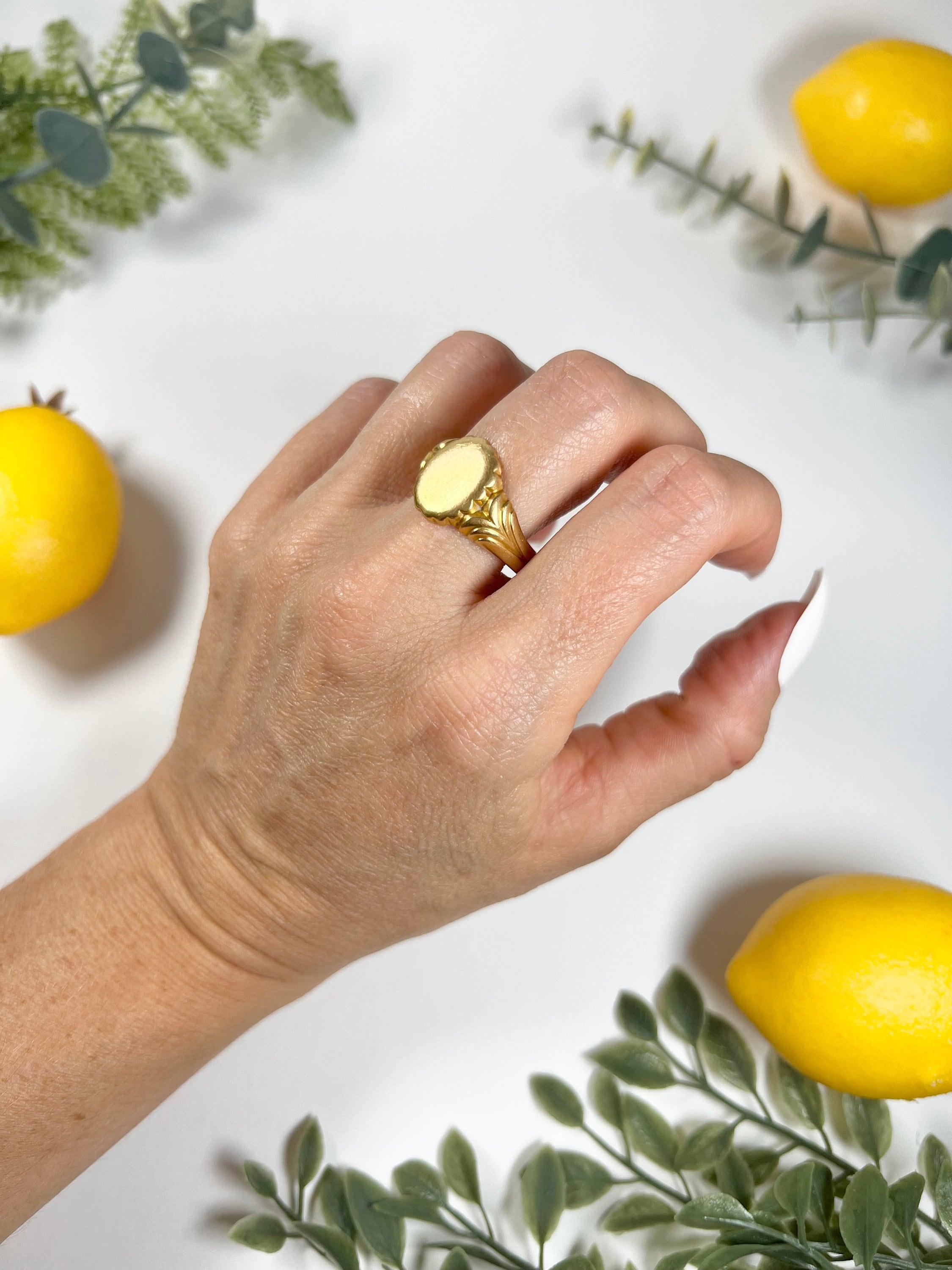 Women's or Men's Antique 18ct Yellow Gold Edwardian Oval Signet Ring For Sale