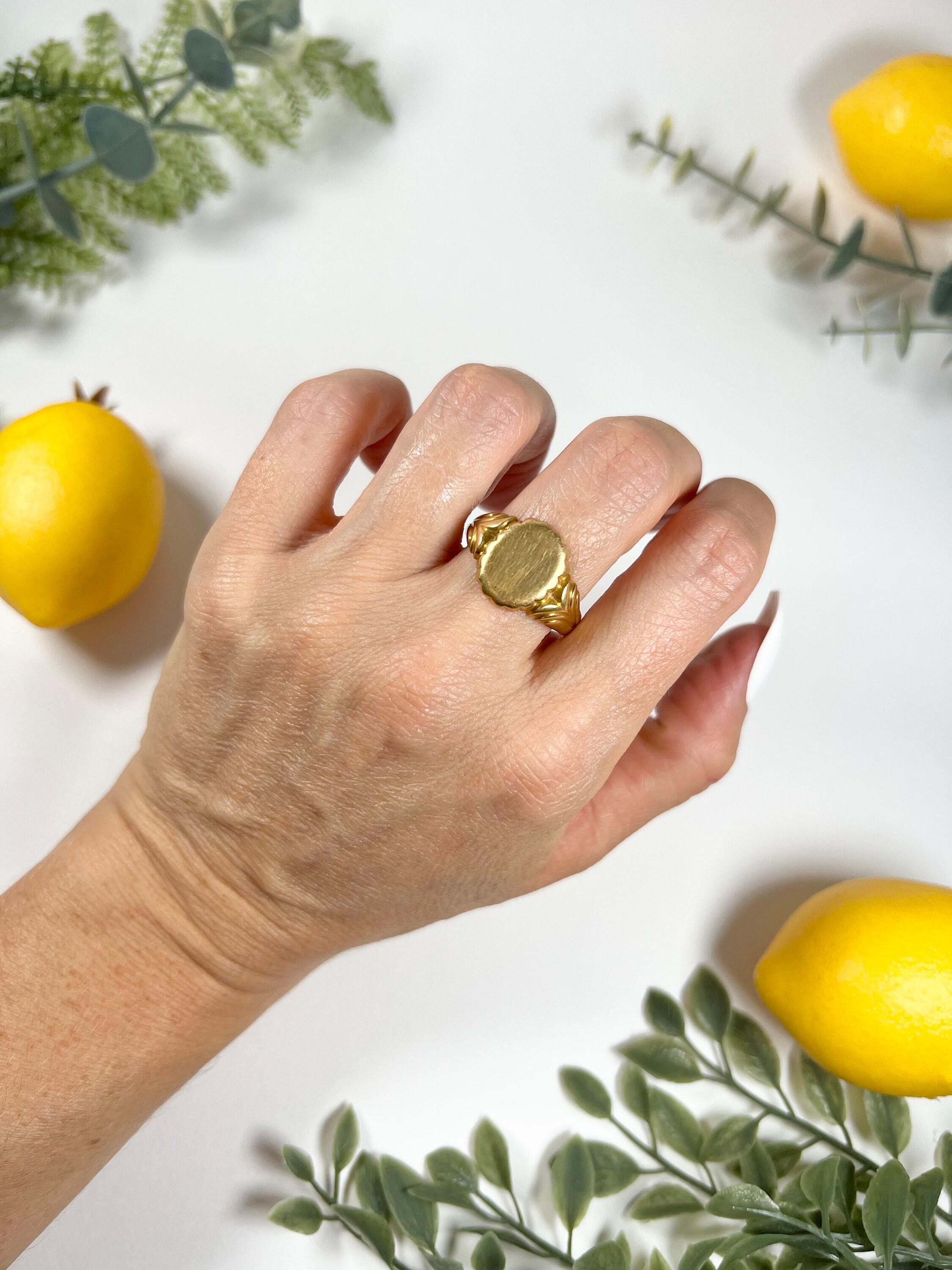 Antique 18ct Yellow Gold Edwardian Oval Signet Ring For Sale 2