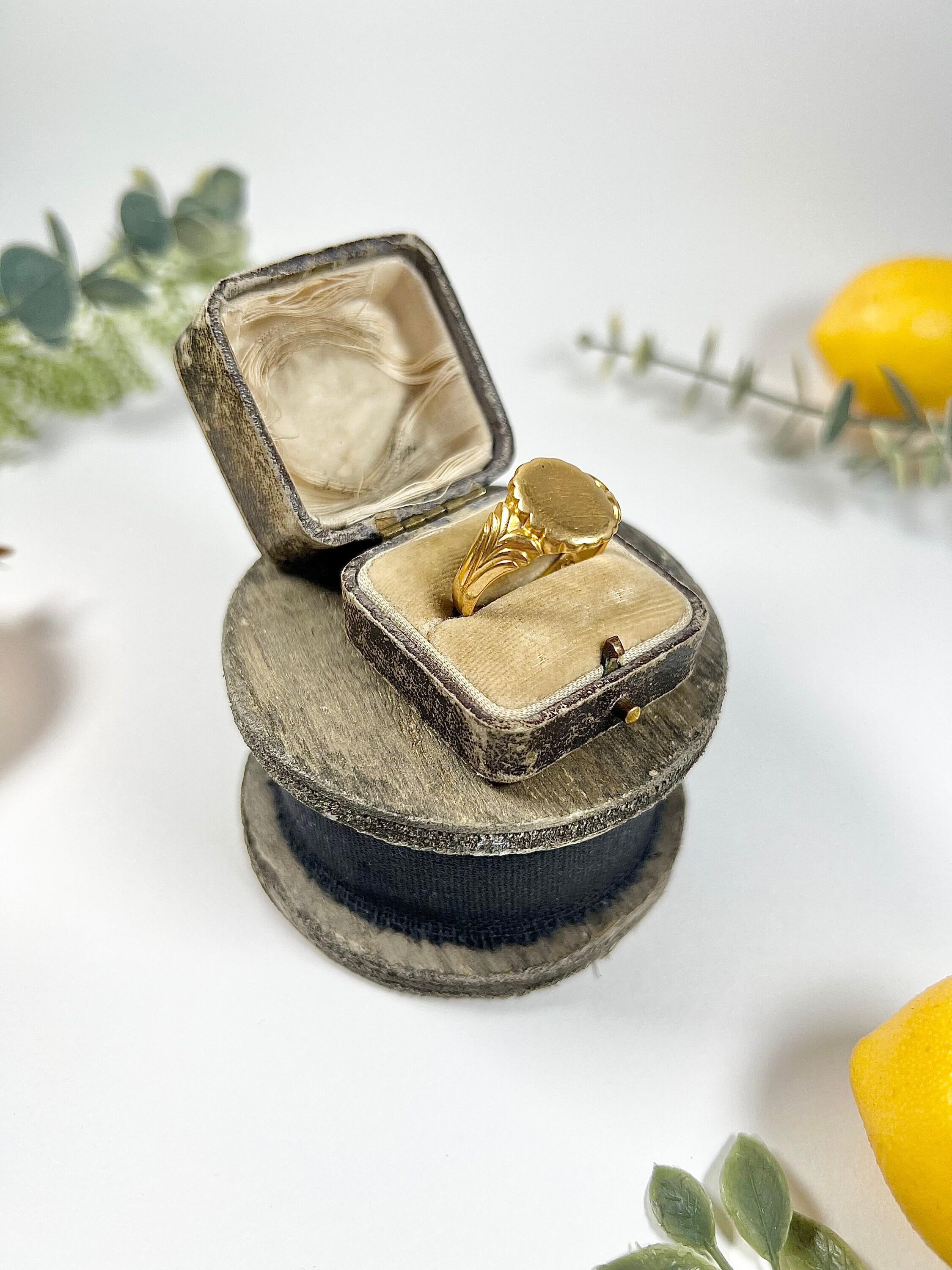 Antique 18ct Yellow Gold Edwardian Oval Signet Ring For Sale 3