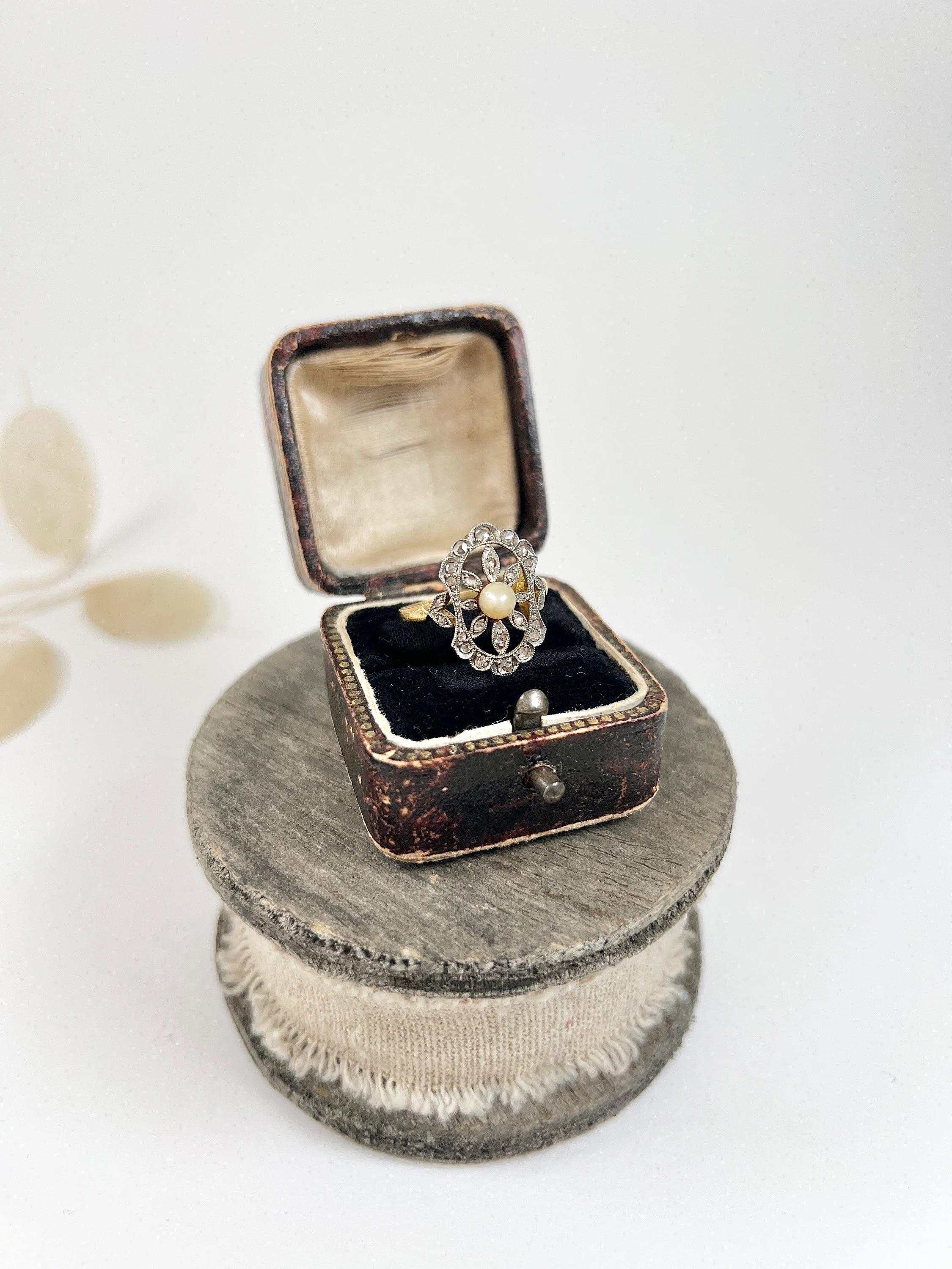 Antique 18ct Yellow Gold Edwardian Pearl & Diamond Flower Ring In Good Condition For Sale In Brighton, GB