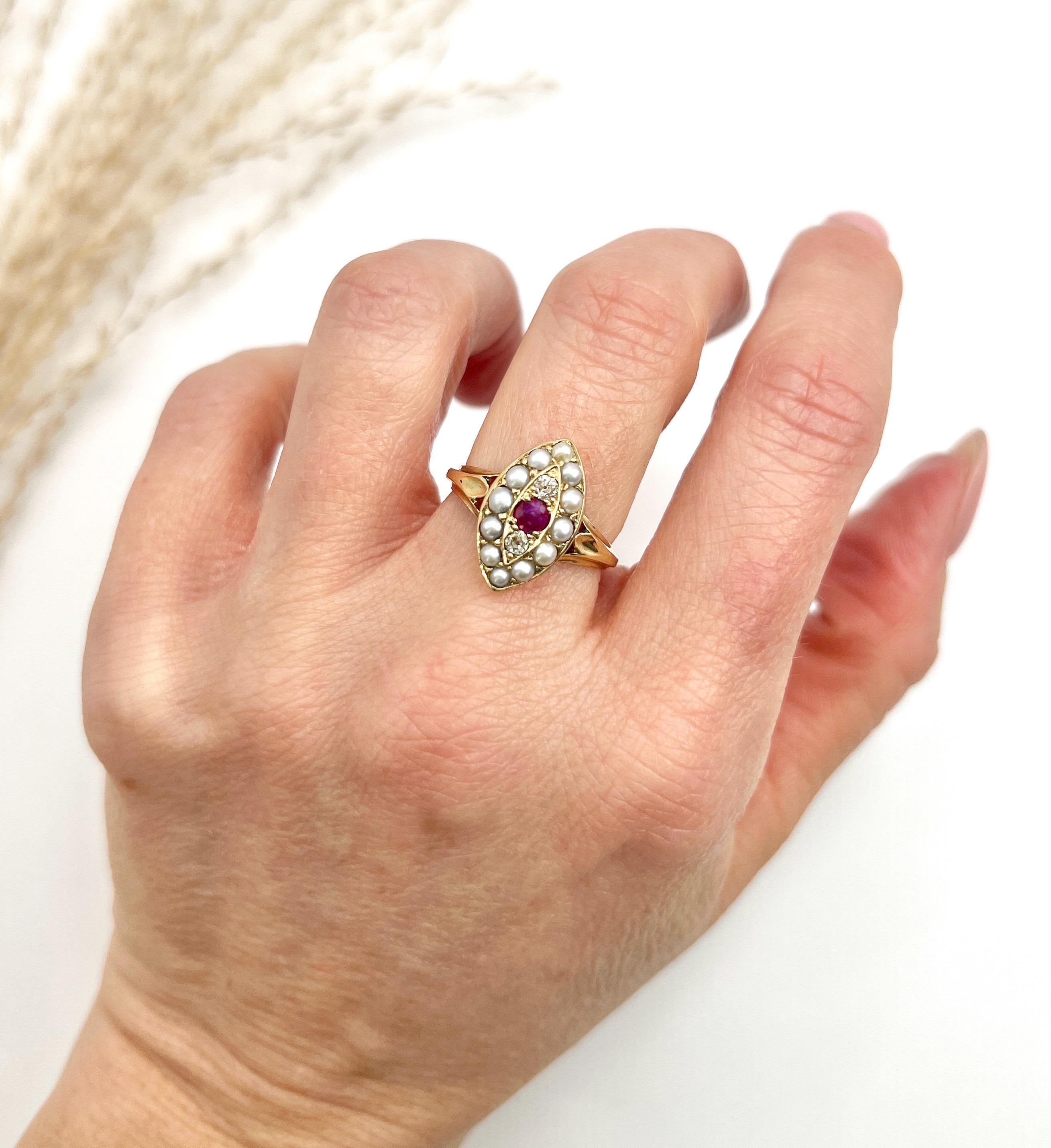 Antiker Marquise-Ring aus 18 Karat Gelbgold, edwardianischem Rubin, Diamant und Perle (Edwardian) im Angebot