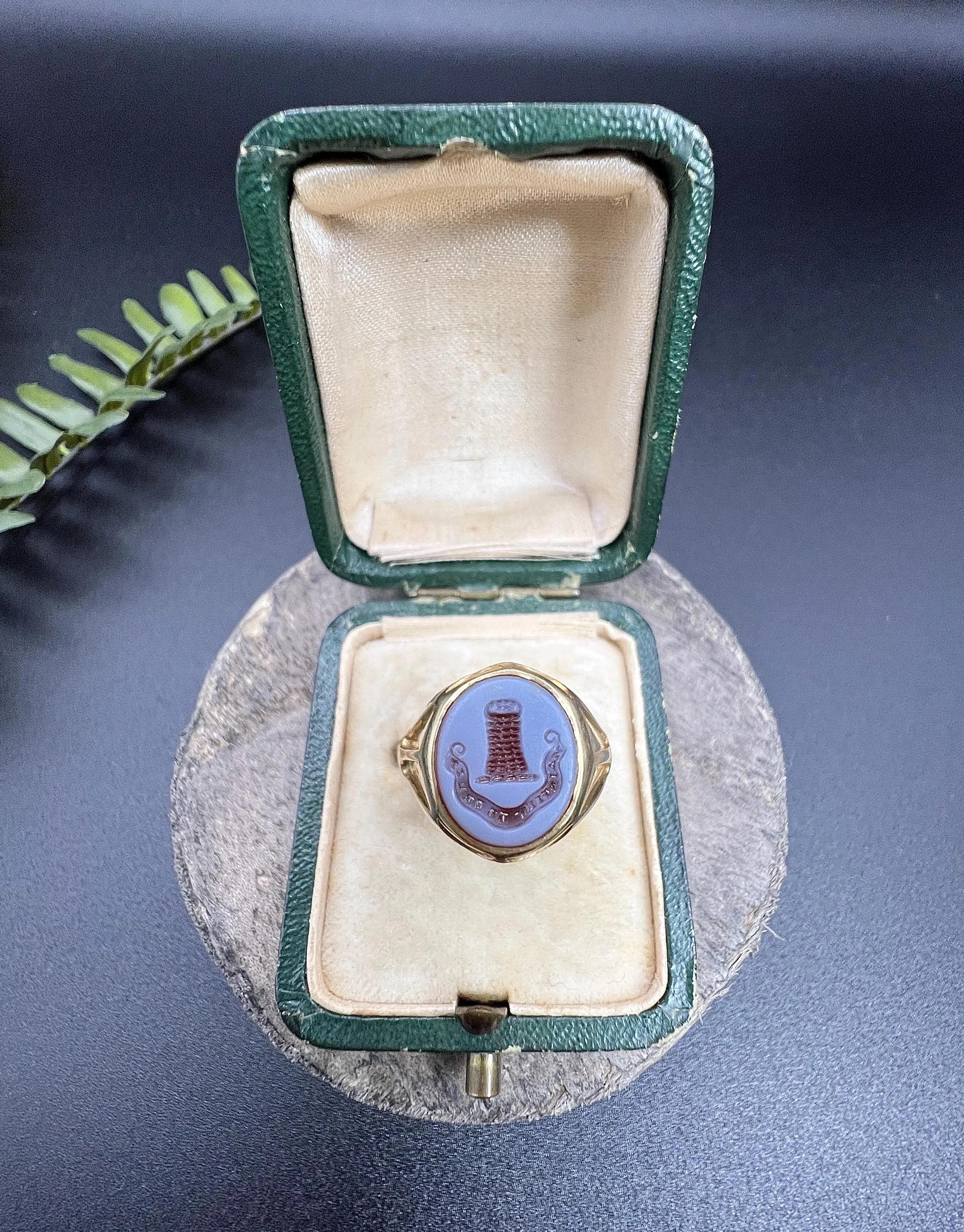 Antique 18ct Yellow Gold, Edwardian Sardonyx Seal Signet Ring For Sale 6