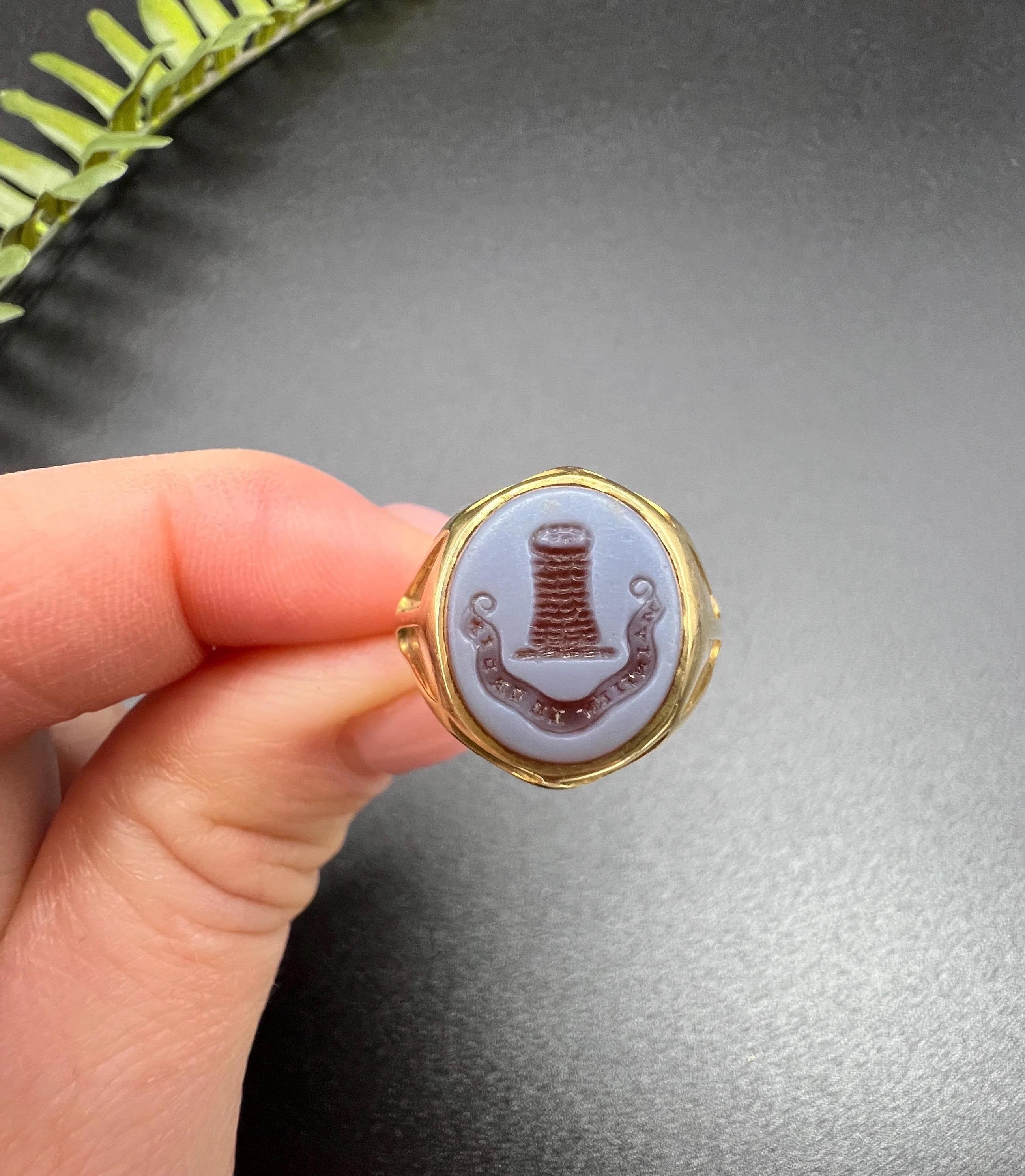 Antique 18ct Yellow Gold, Edwardian Sardonyx Seal Signet Ring For Sale 1