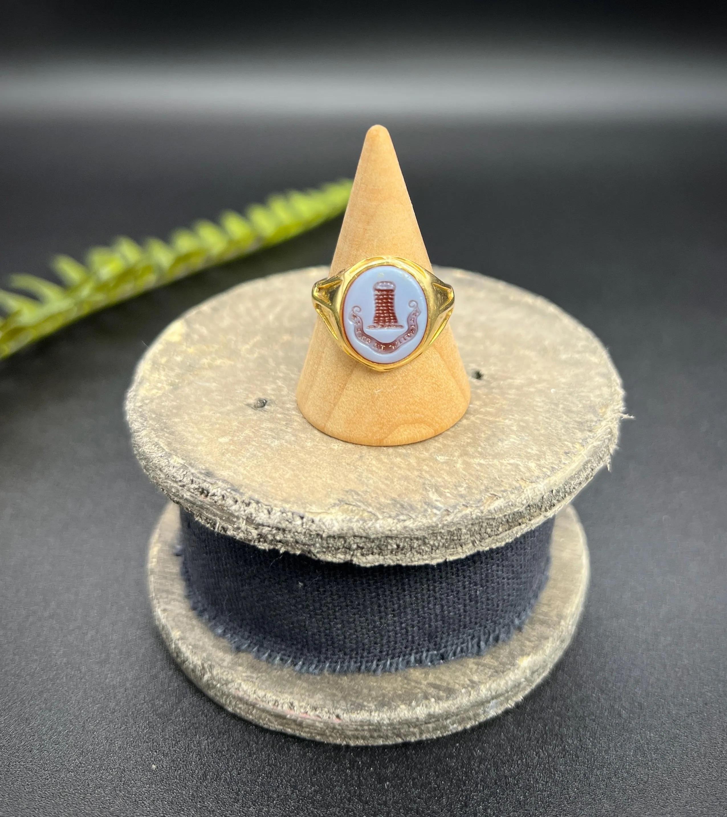 Antique 18ct Yellow Gold, Edwardian Sardonyx Seal Signet Ring For Sale 5