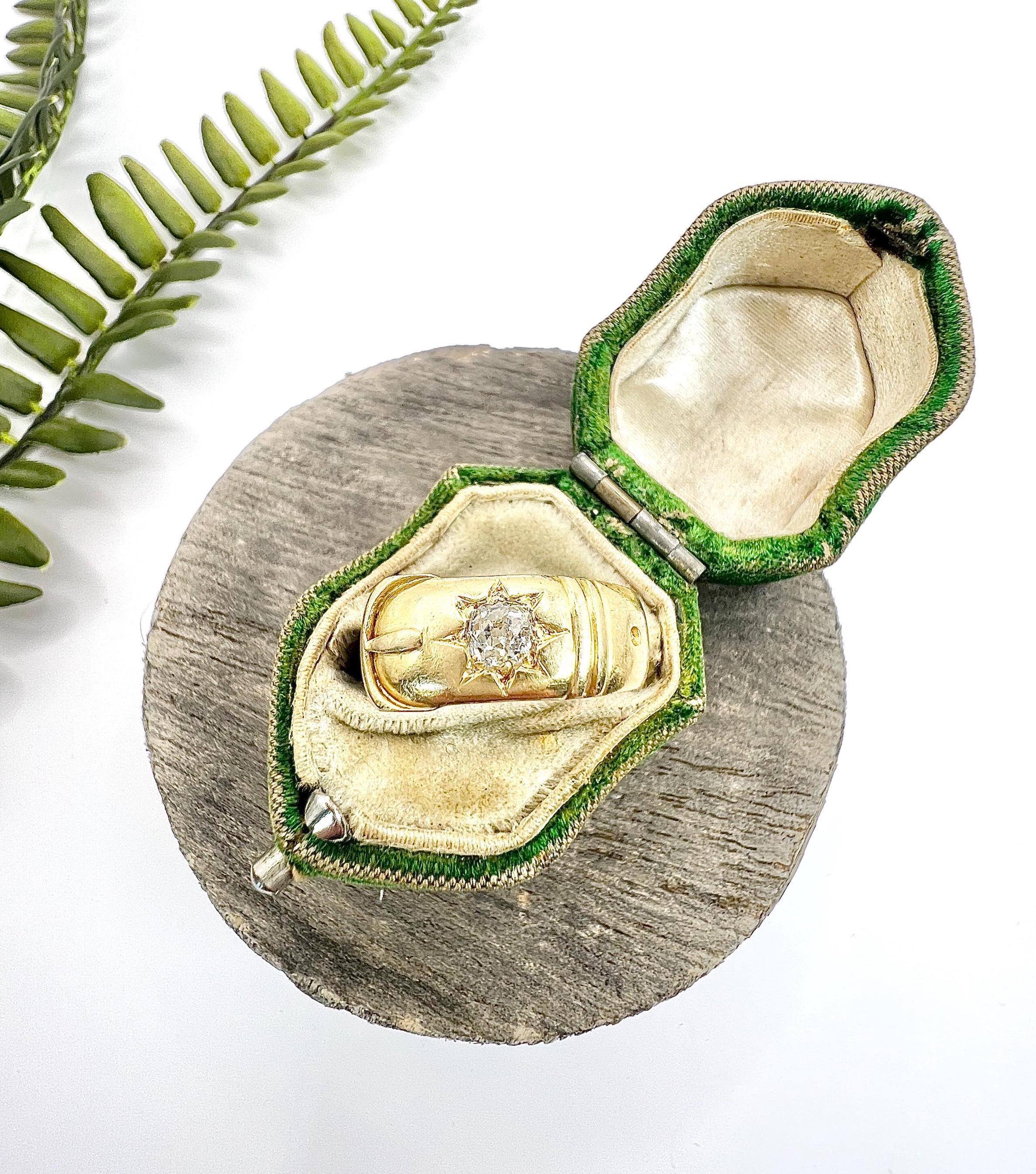 Antique 18ct Yellow Gold, Edwardian Star Set Diamond Buckle/Belt Ring For Sale 5
