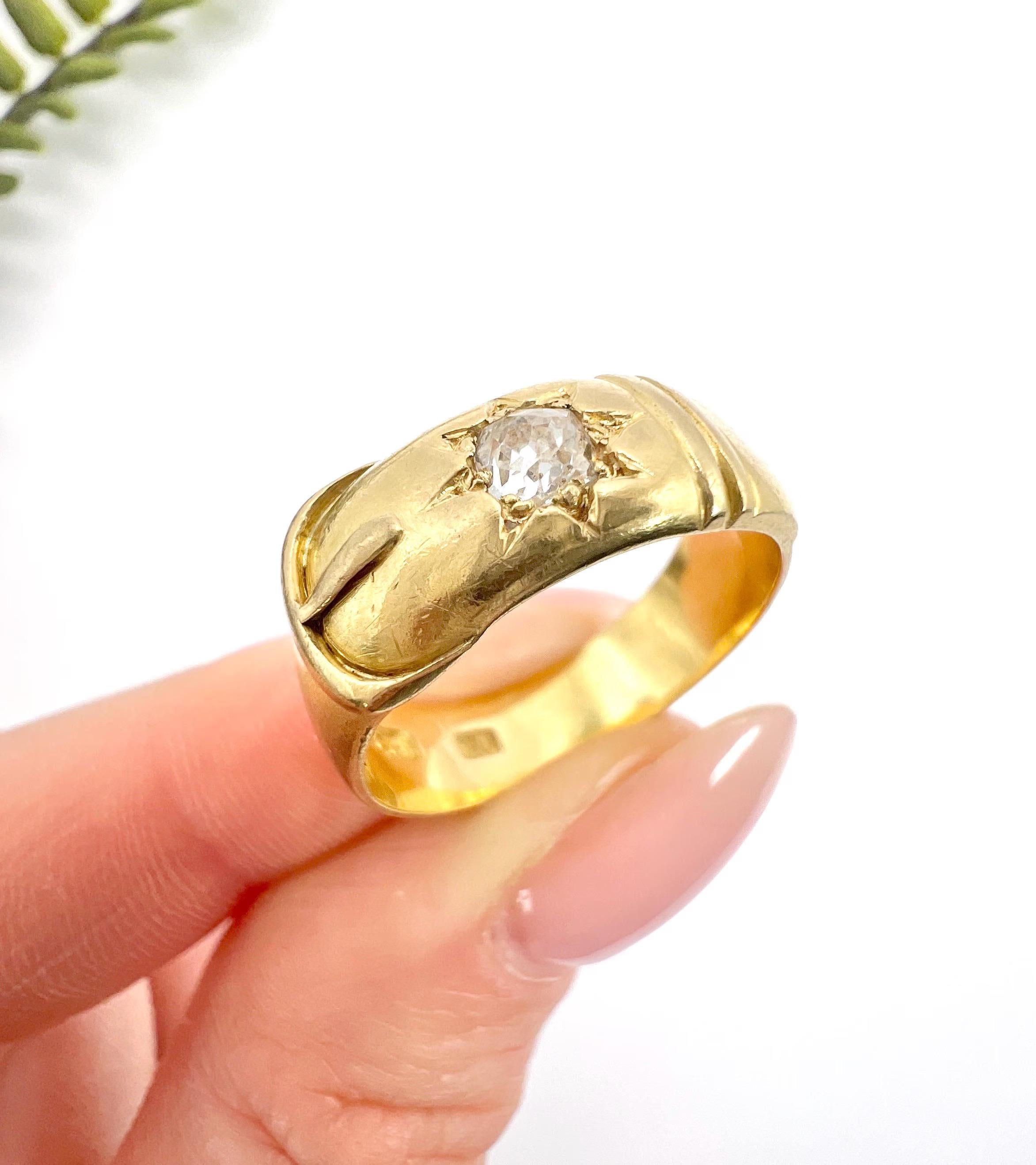 Antique 18ct Yellow Gold, Edwardian Star Set Diamond Buckle/Belt Ring In Good Condition For Sale In Brighton, GB