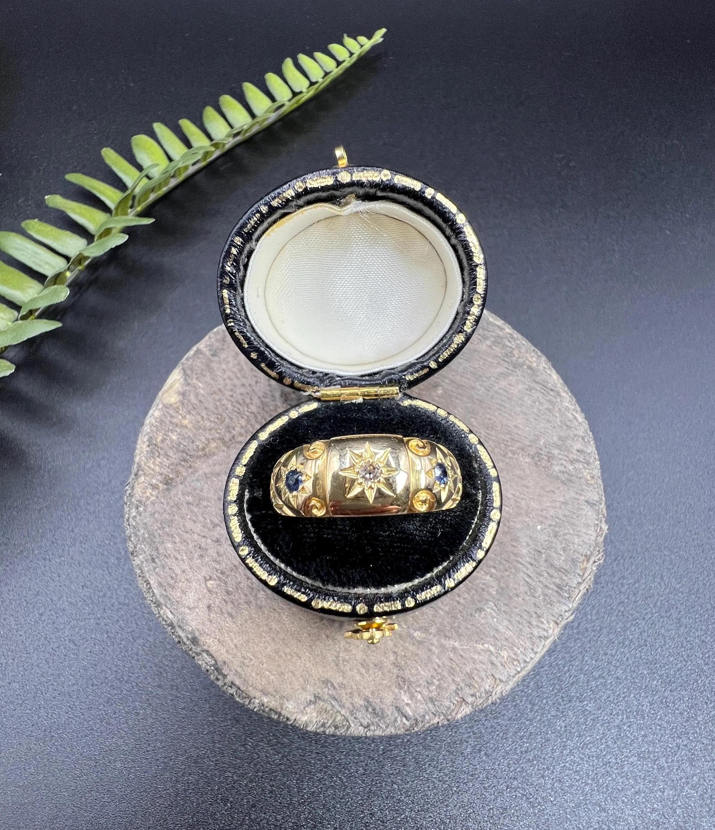 Antique 18ct Yellow Gold Edwardian Star Set Sapphire & Diamond 3 Stone Band Ring For Sale 5