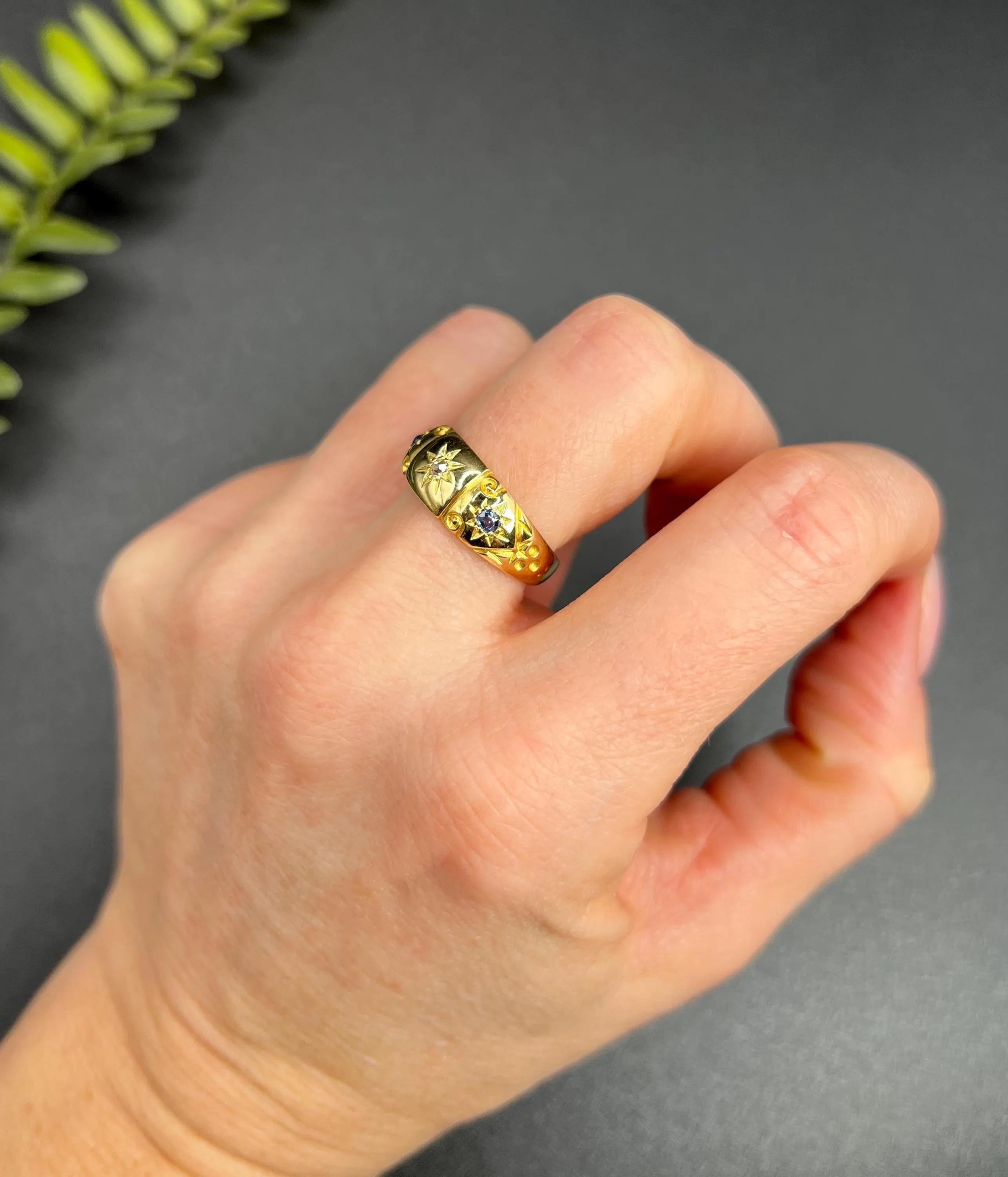Round Cut Antique 18ct Yellow Gold Edwardian Star Set Sapphire & Diamond 3 Stone Band Ring For Sale
