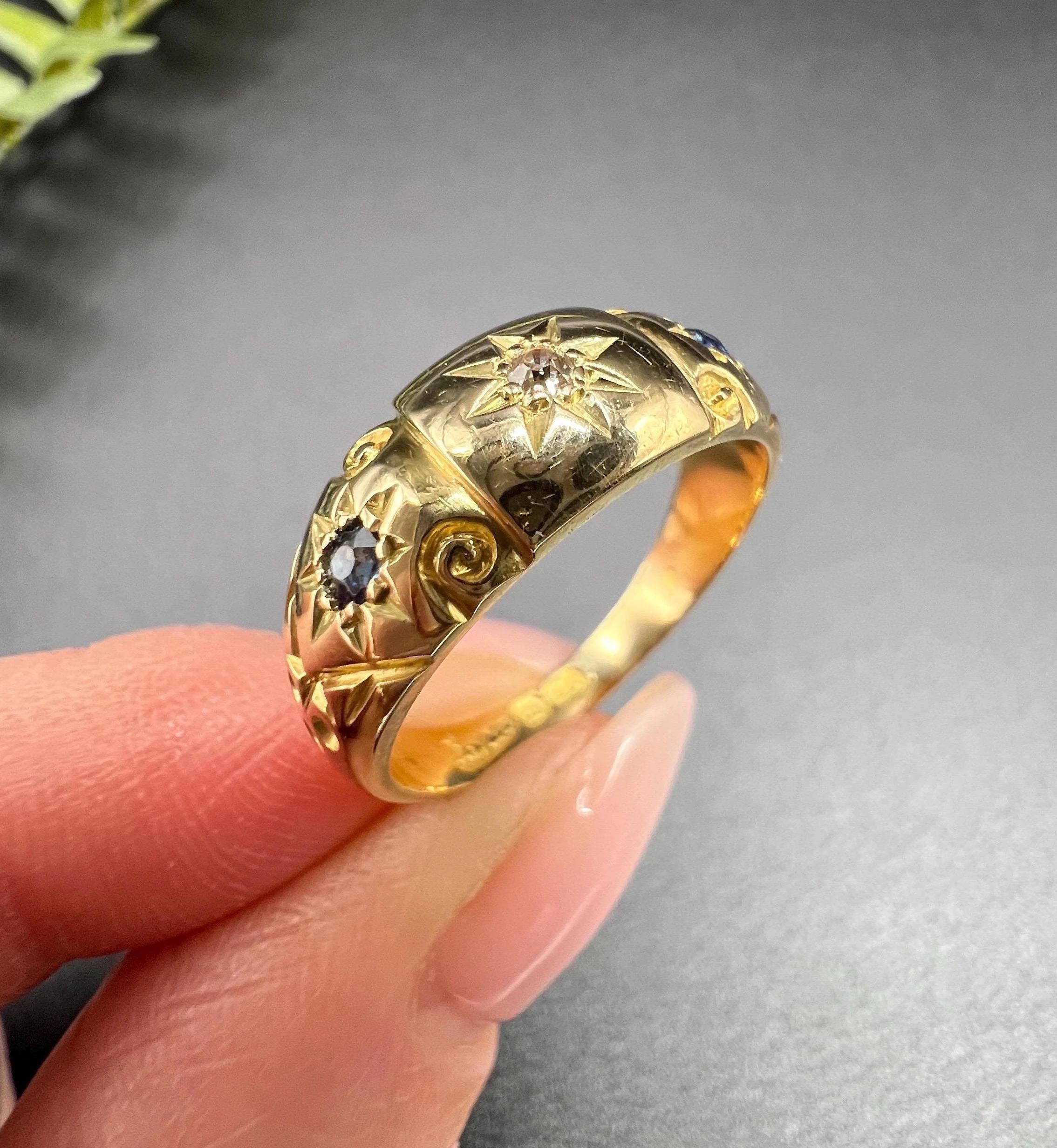 Antique 18ct Yellow Gold Edwardian Star Set Sapphire & Diamond 3 Stone Band Ring For Sale 1
