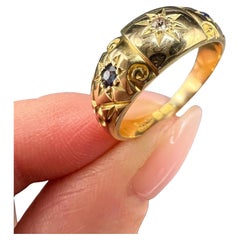 Antiguo Anillo Eduardiano de Oro Amarillo de 18 Quilates con 3 Diamantes y Zafiro Engastados en Estrellas
