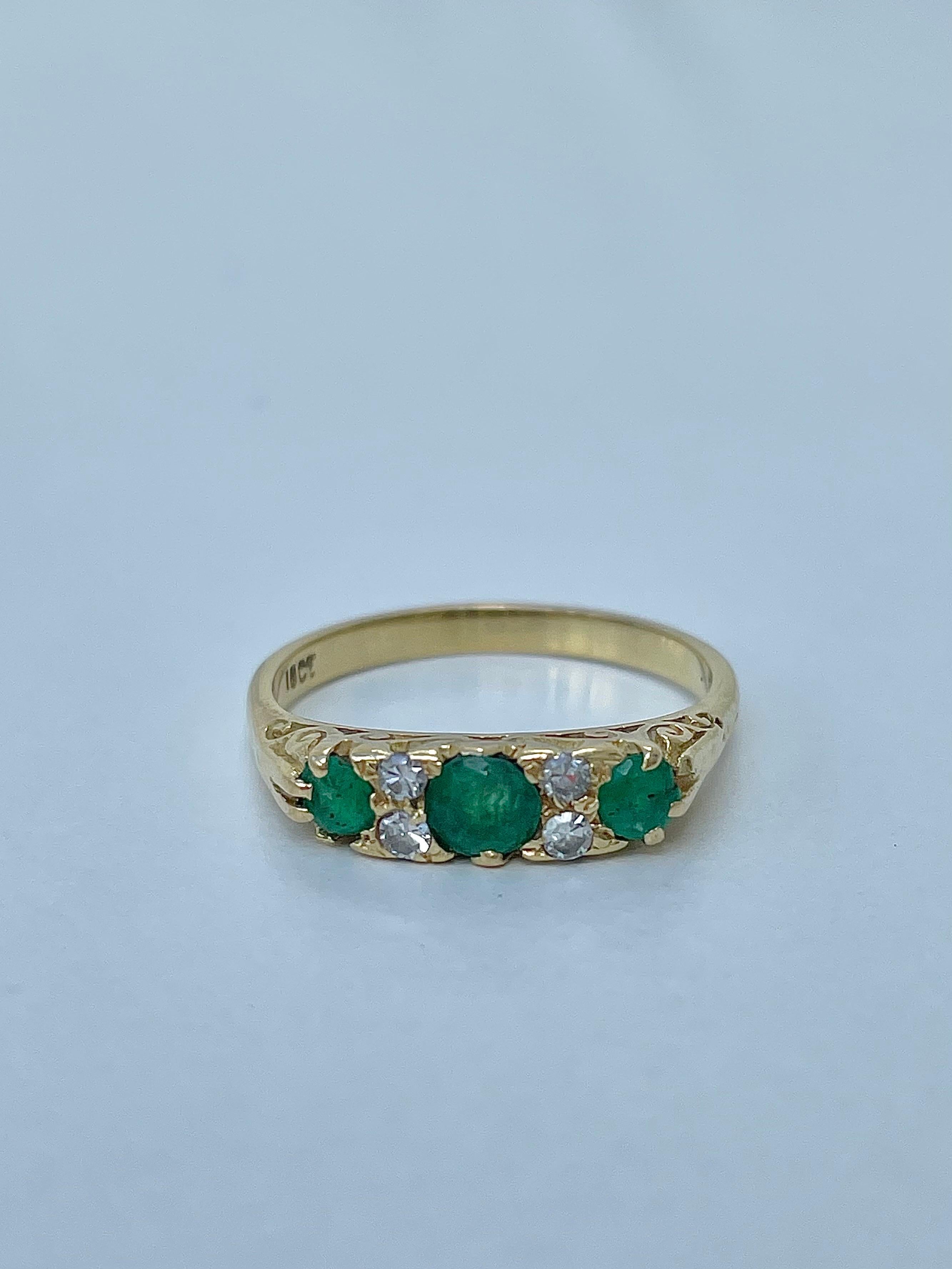 Edwardian Antique 18ct Yellow Gold Emerald and Diamond Ring 
