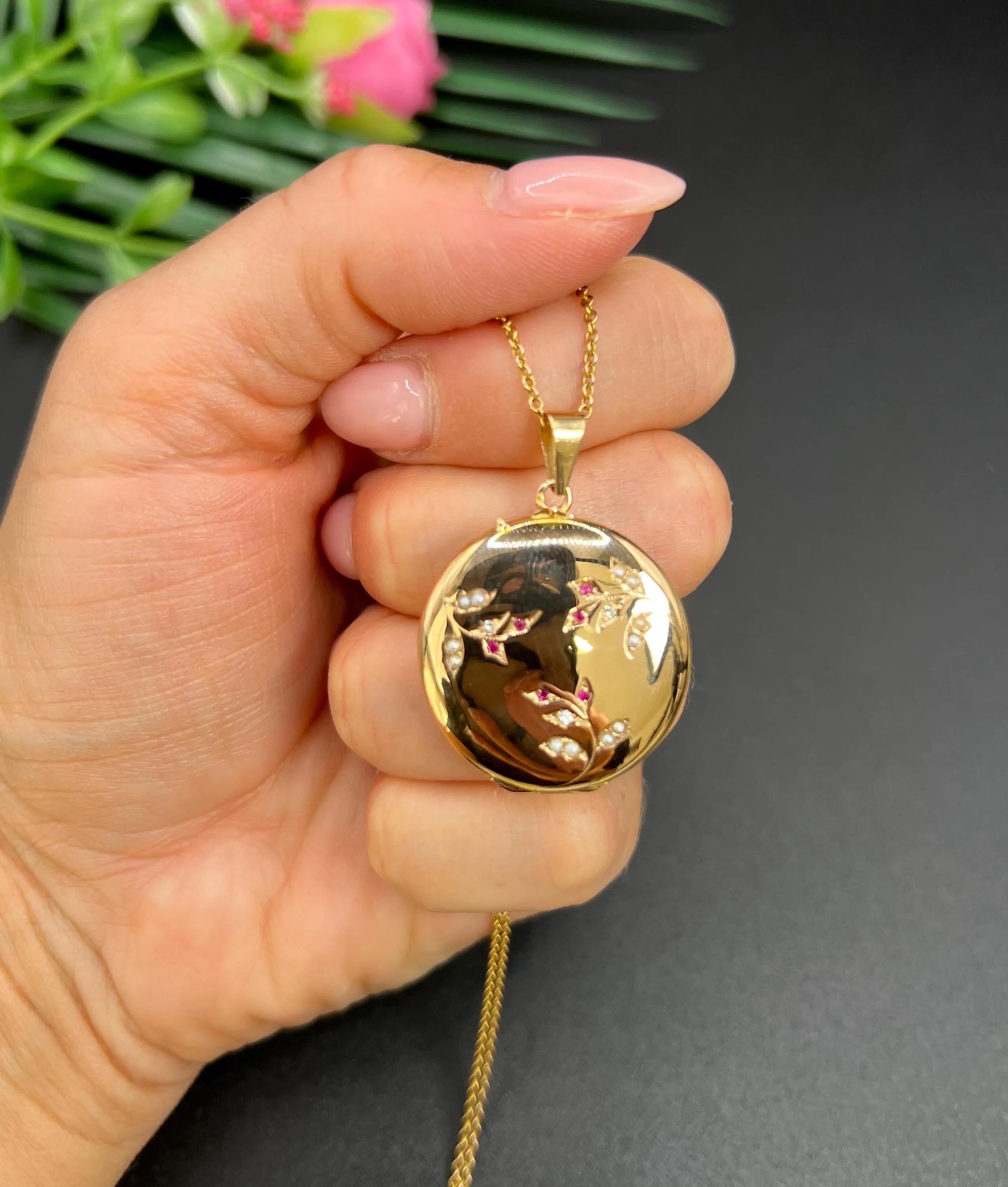 Taille ronde Antique médaillon en or jaune 18ct français, édouardien, avec rubis, diamants et perles de rocaille en vente