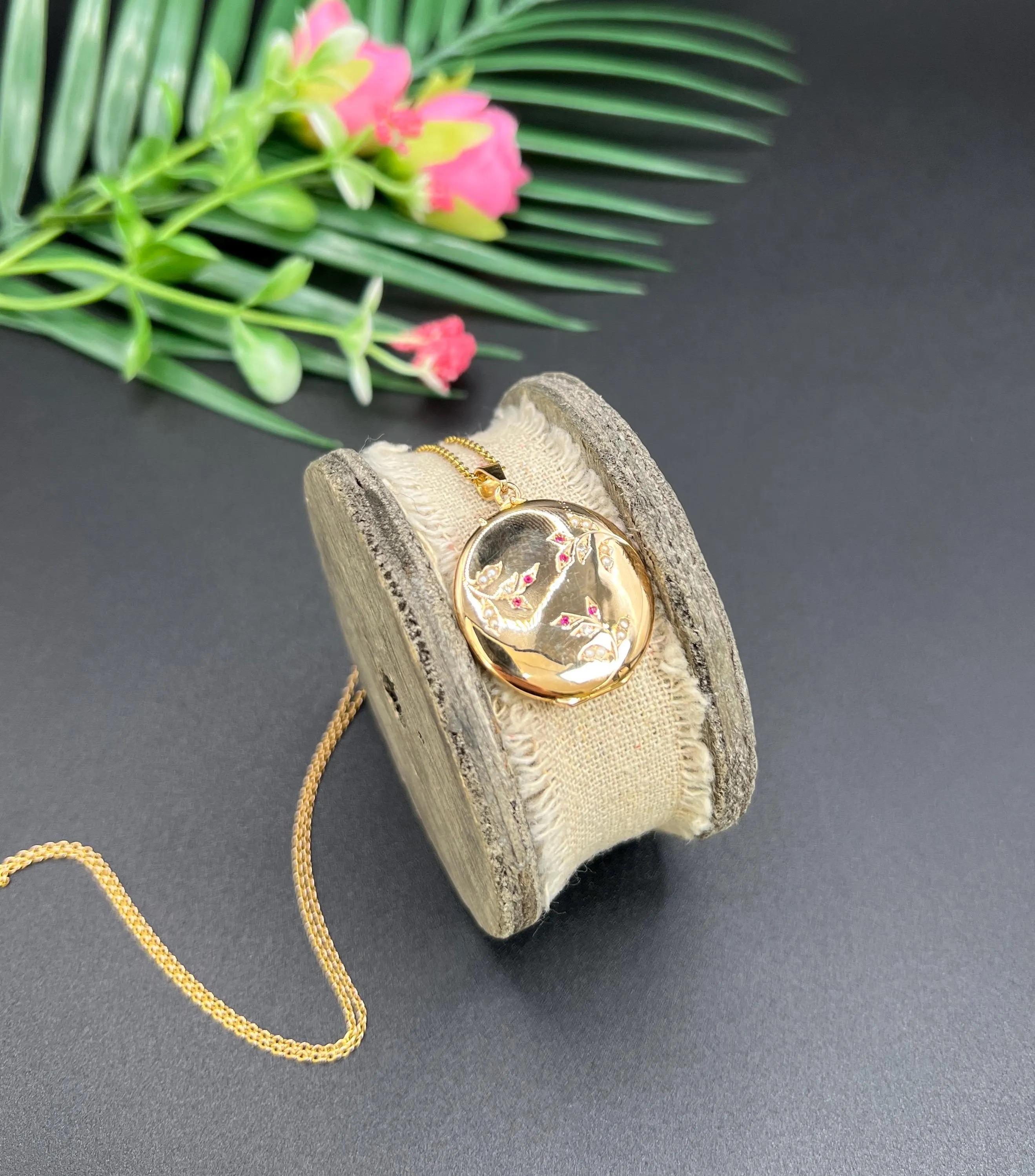 Antique médaillon en or jaune 18ct français, édouardien, avec rubis, diamants et perles de rocaille Bon état - En vente à Brighton, GB