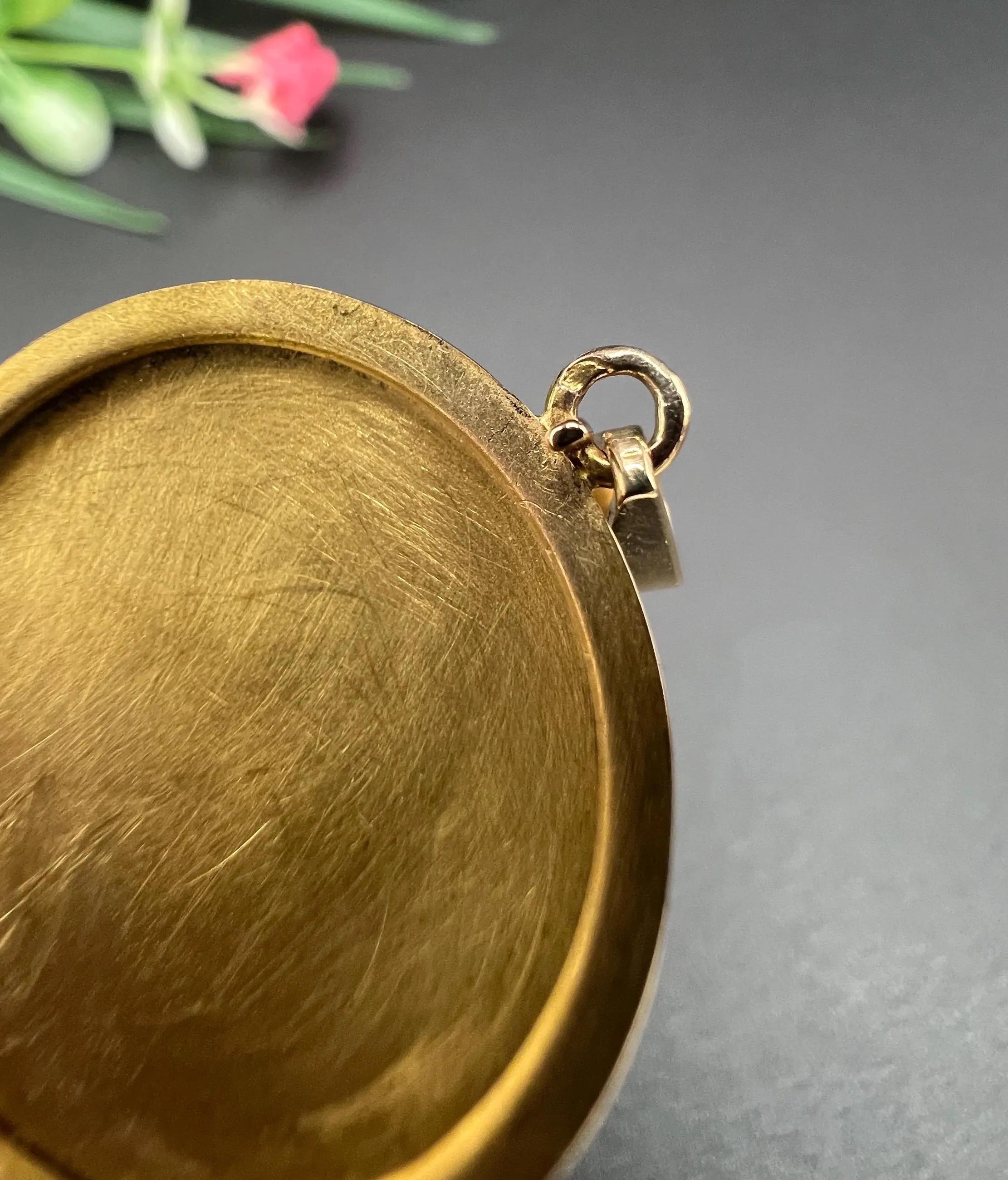 Antique médaillon en or jaune 18ct français, édouardien, avec rubis, diamants et perles de rocaille en vente 2