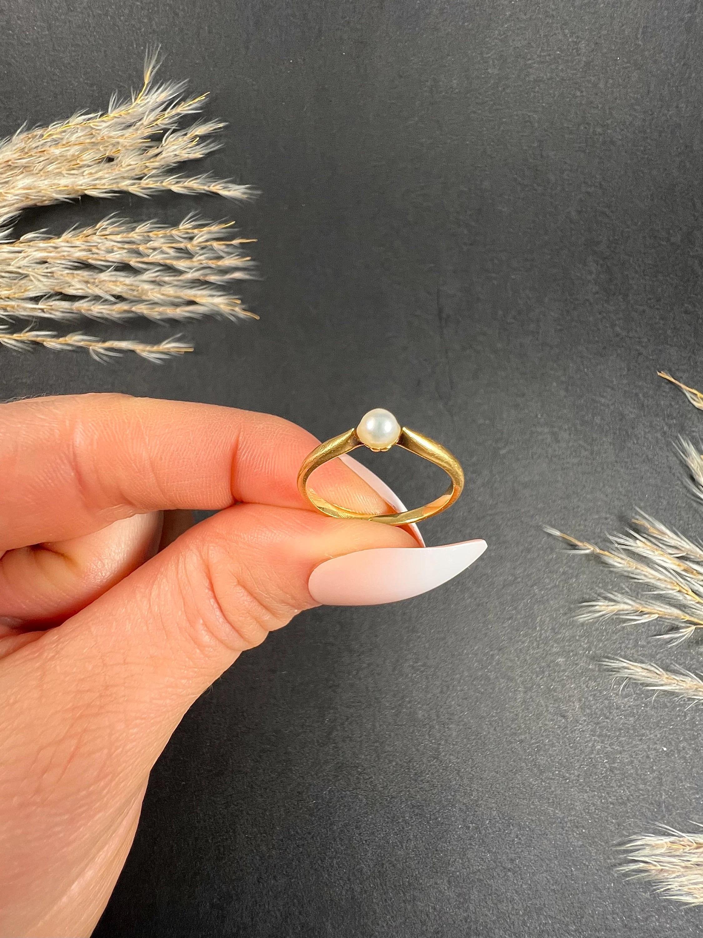 Antique Pearl Ring 

18ct Yellow Gold French Stamped

Circa 1910

This exquisite 18ct yellow gold, French stamped pearl ring is a timeless piece of jewellery that exudes elegance and sophistication. The ring features a single, natural pearl