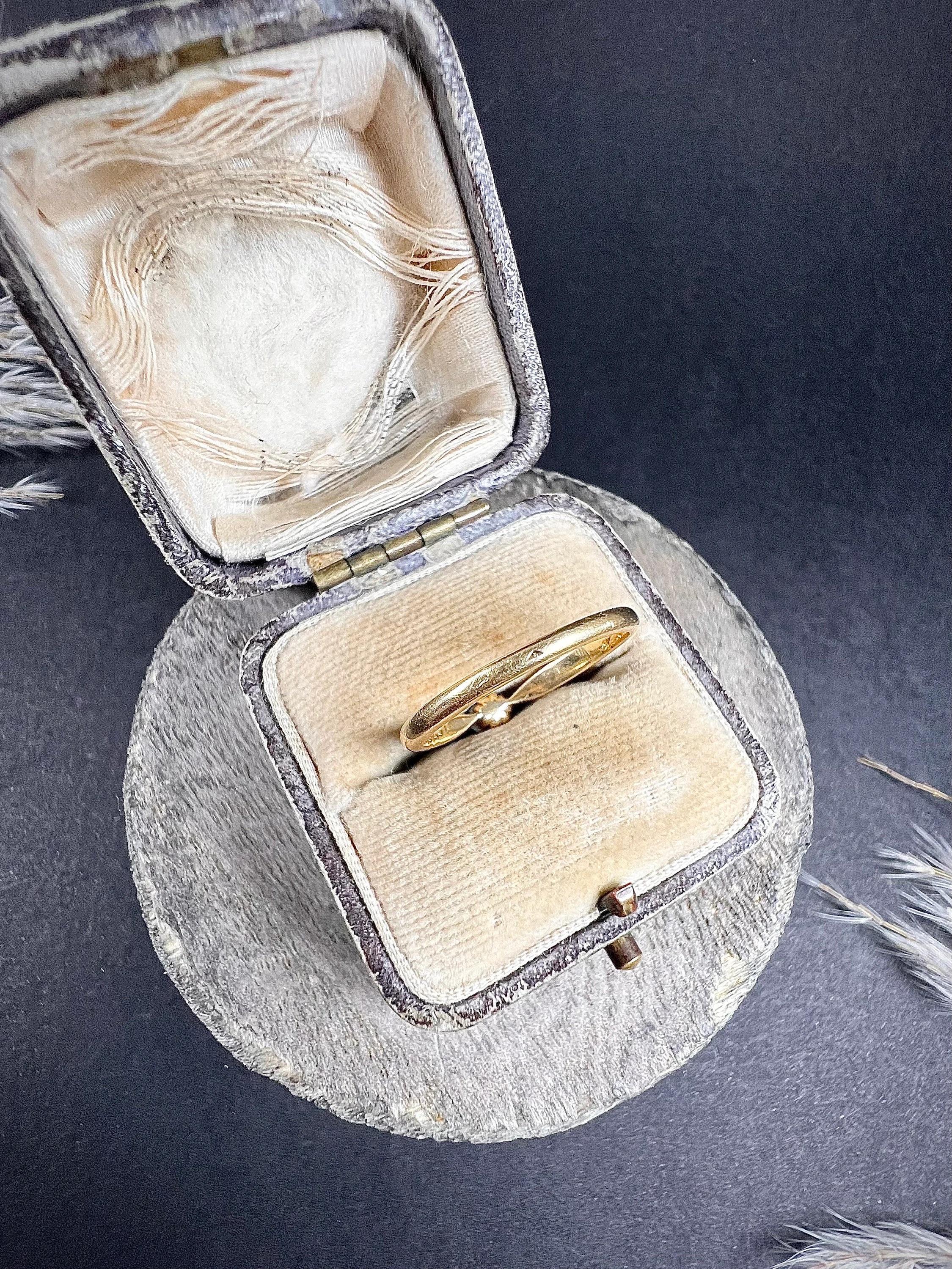 Women's or Men's Antique 18ct Yellow Gold French Stamped, Natural Pearl Ring For Sale