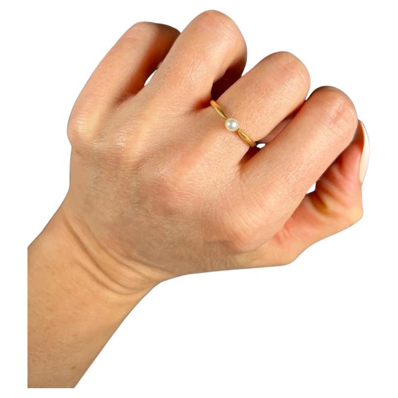 Bague ancienne en or jaune 18 carats estampillée française, perle naturelle
