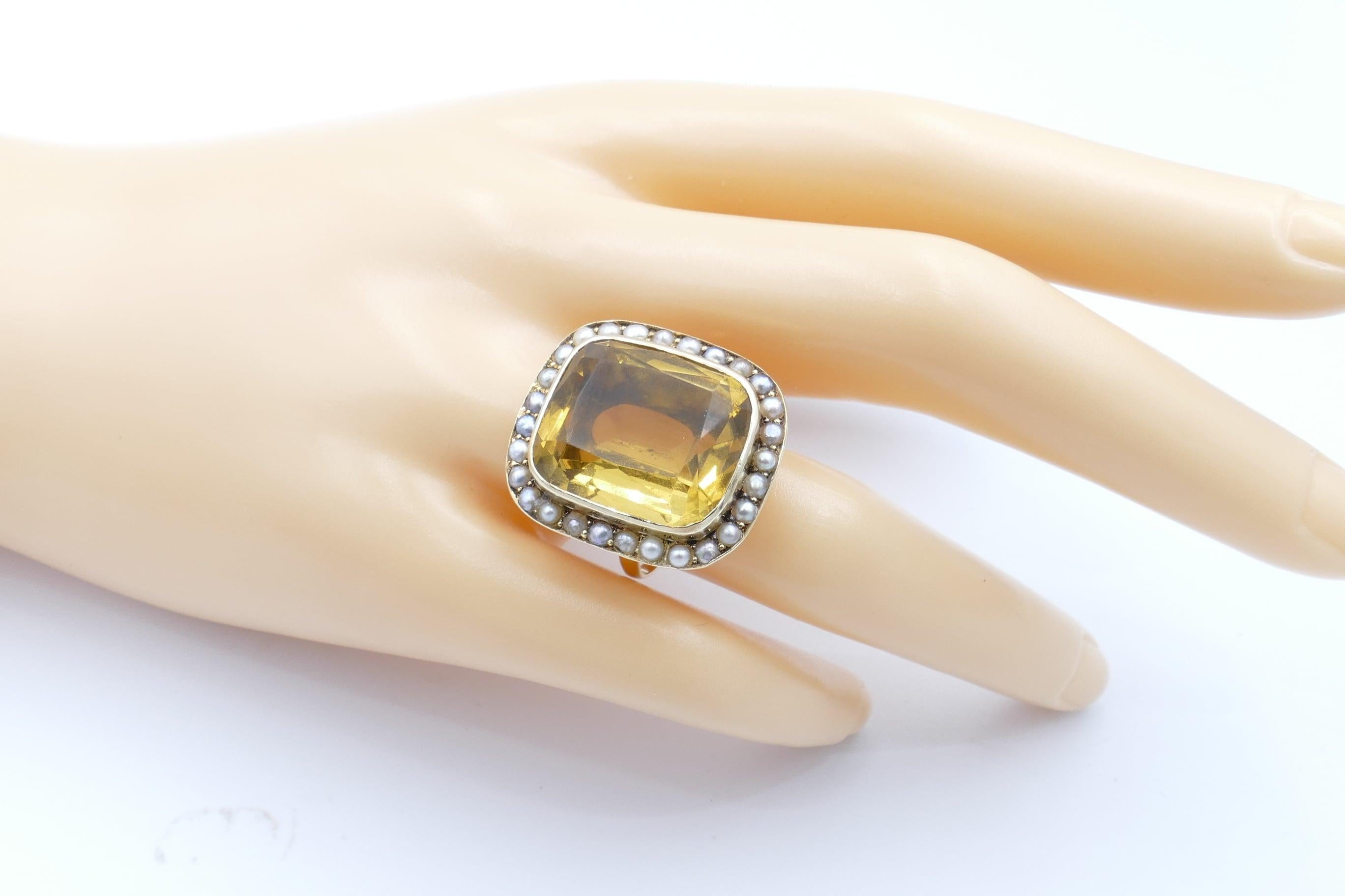 Antique 18 Carat Yellow Gold Large Citrine and Pearl Cocktail Ring In Excellent Condition For Sale In Splitter's Creek, NSW