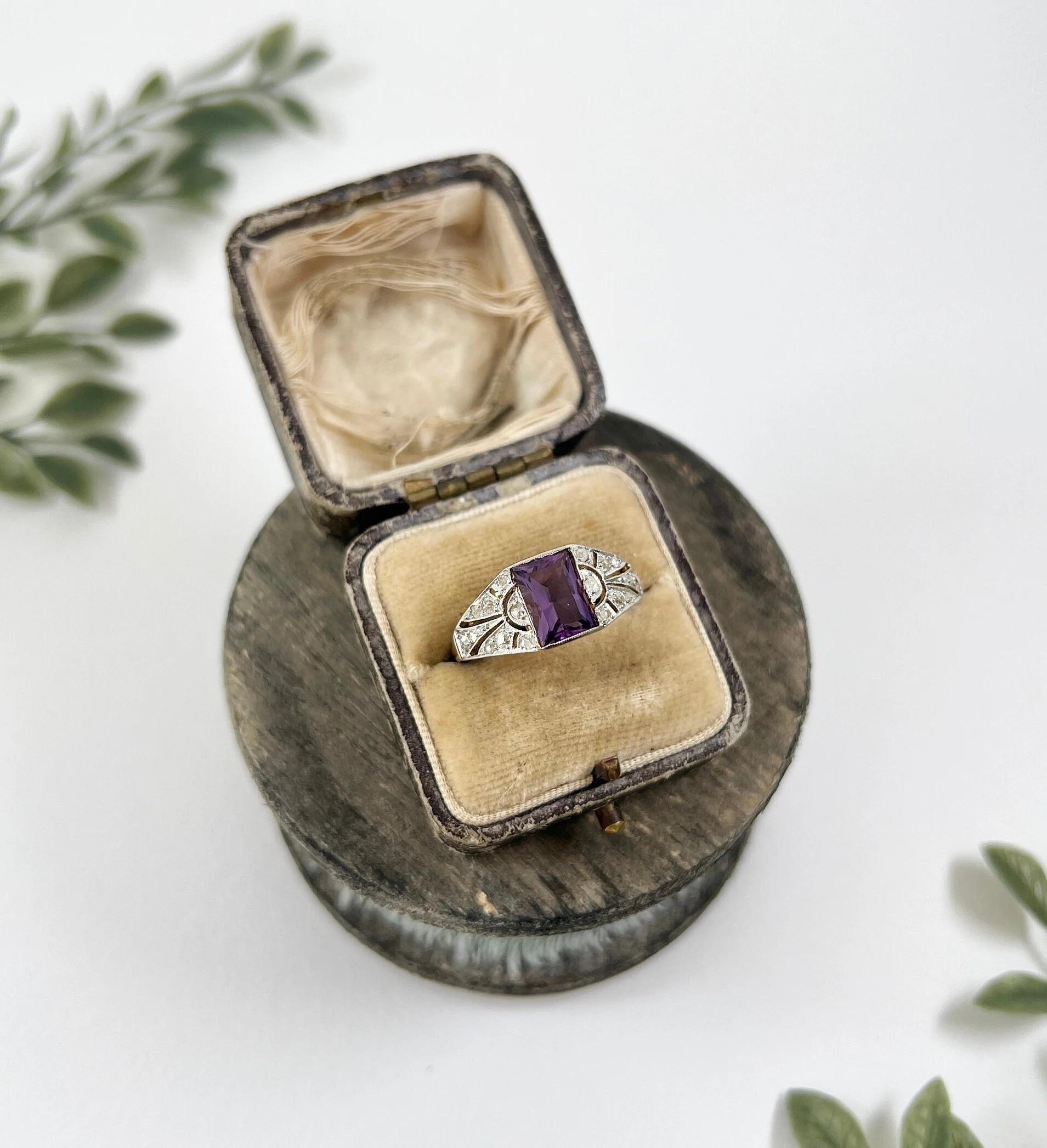 Antique 18ct Yellow Gold & Platinum, Edwardian Amethyst and Diamond Ring In Good Condition For Sale In Brighton, GB